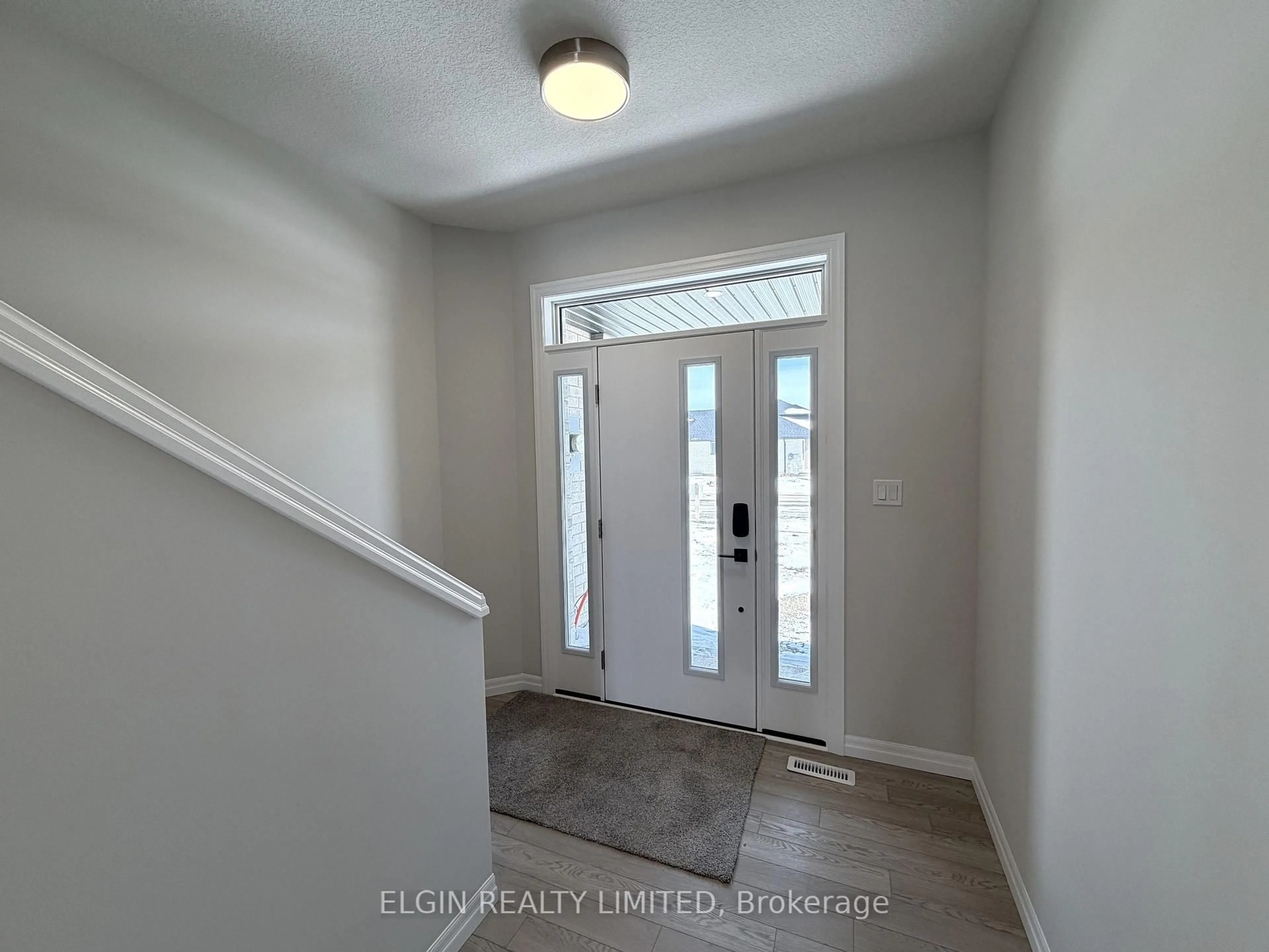 Indoor entryway for 55 Woodcock Dr, Tillsonburg Ontario N4G 0L9