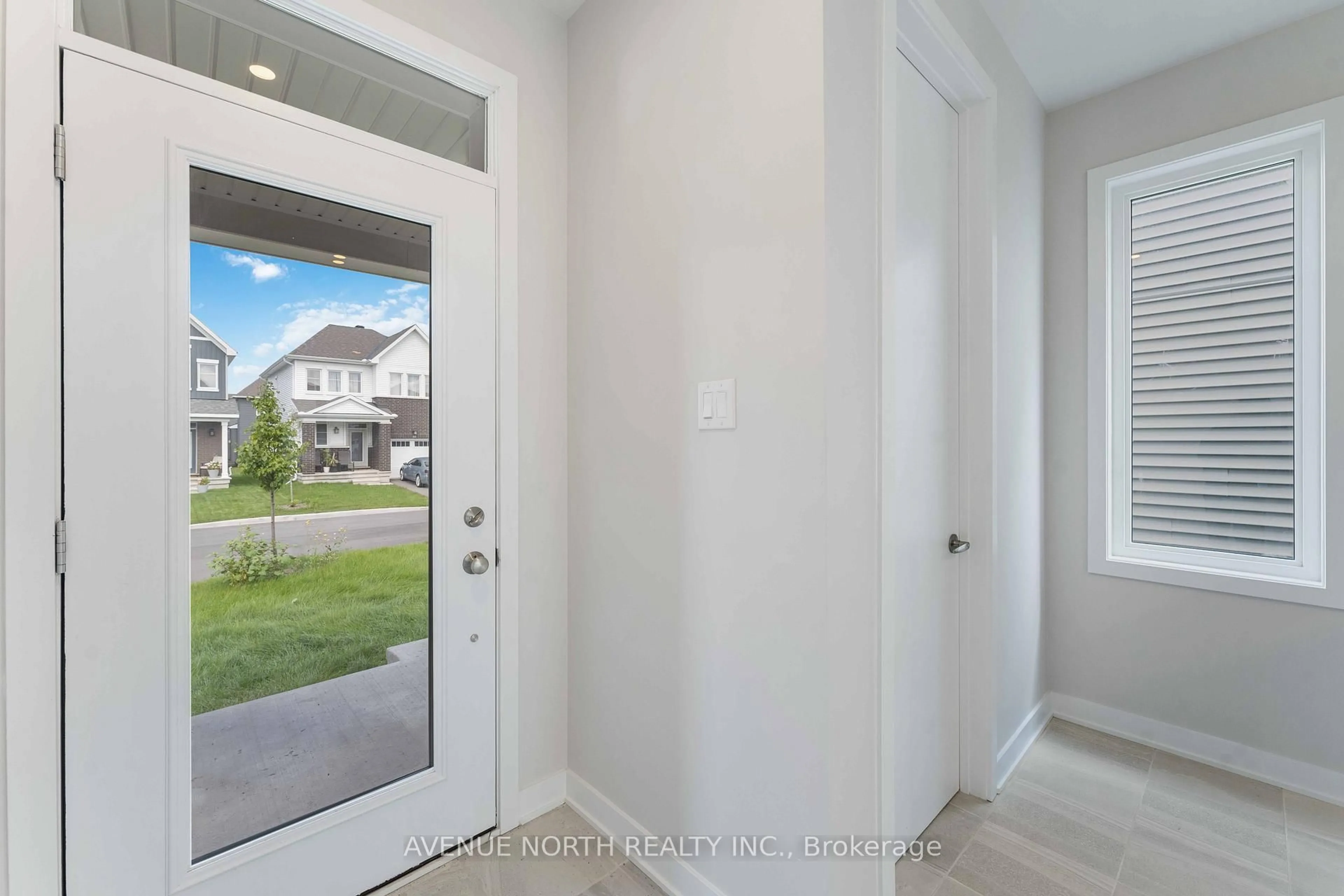 Indoor entryway for 91 MUDMINNOW Cres, Orleans Ontario K4A 5H9