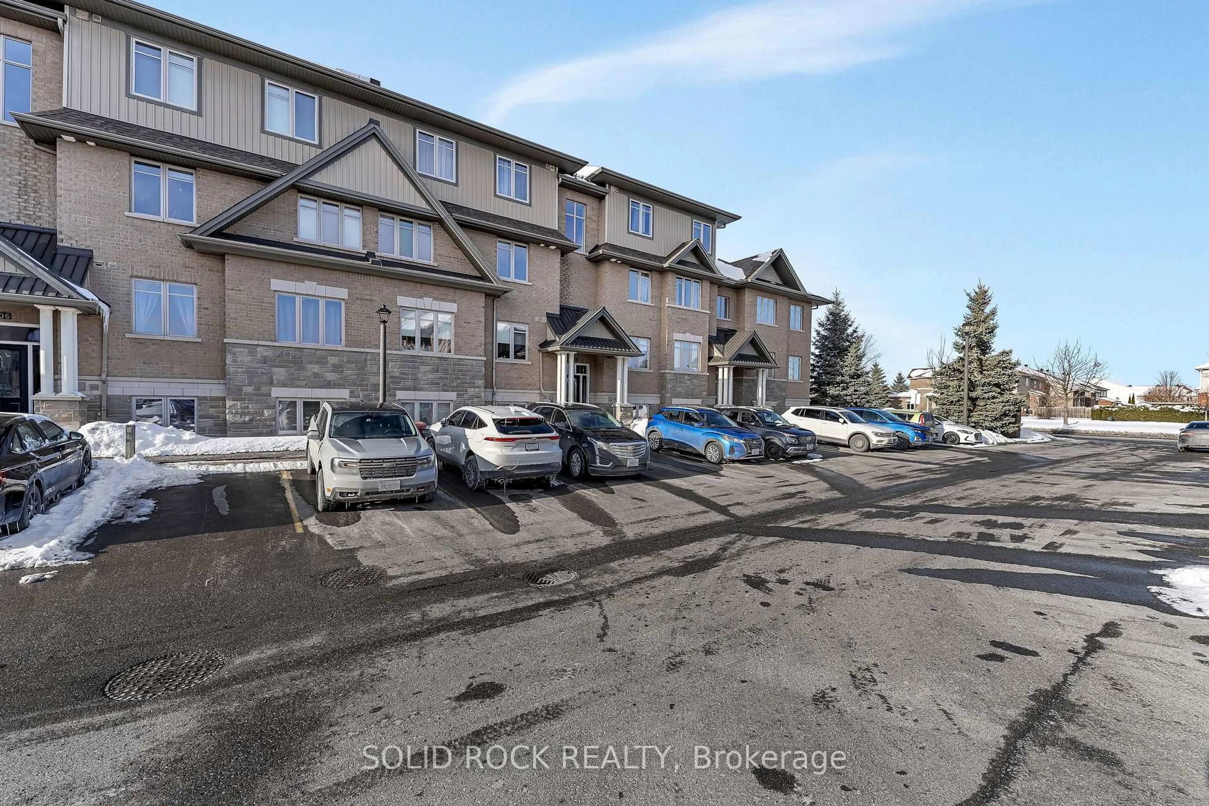 A pic from outside/outdoor area/front of a property/back of a property/a pic from drone, street for 1004 Beryl Private #B, Ottawa Ontario K1V 2M4