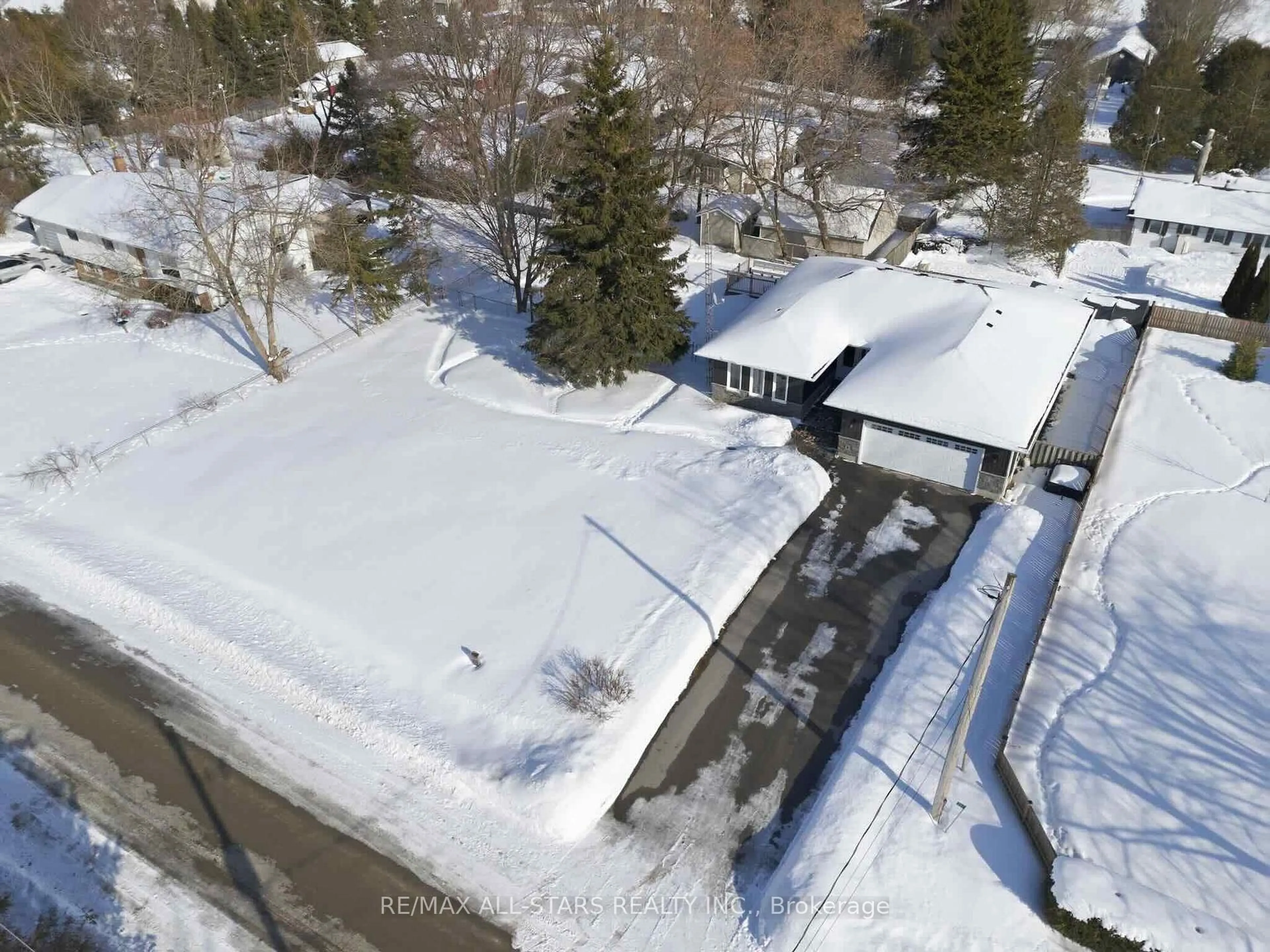 A pic from outside/outdoor area/front of a property/back of a property/a pic from drone, street for 257 Port Hoover Rd, Kawartha Lakes Ontario K0M 2C0