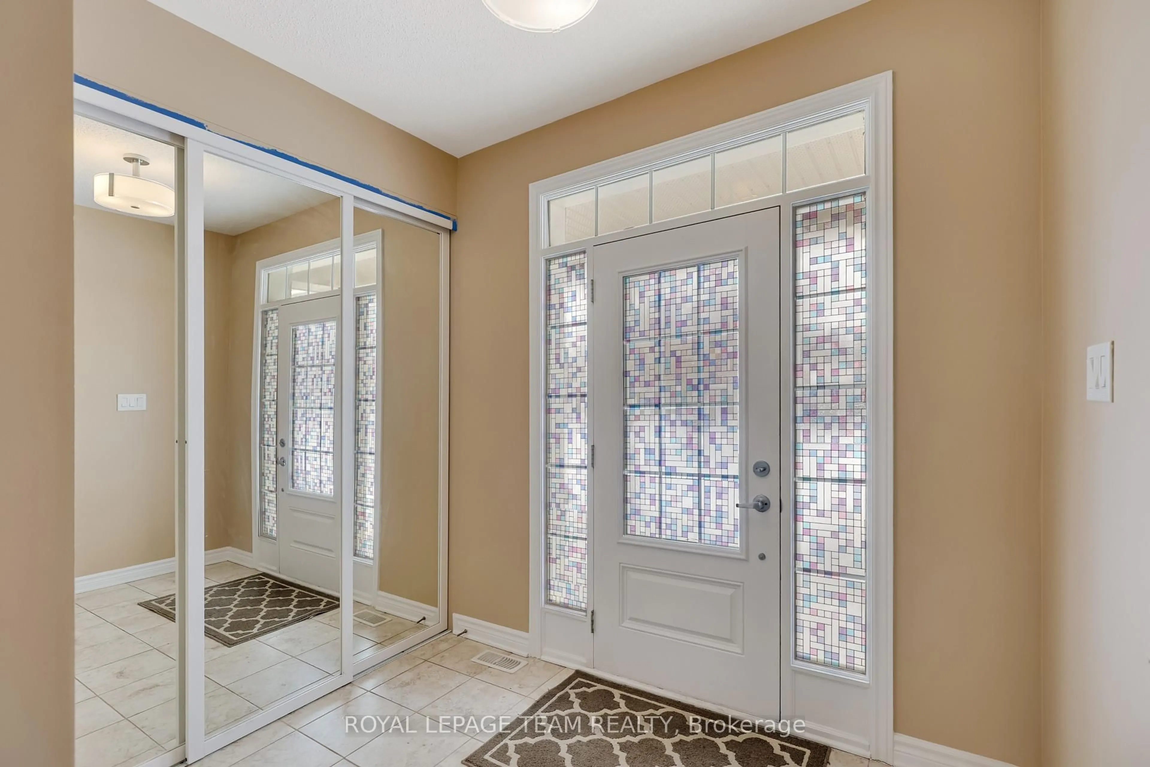 Indoor entryway for 209 Mission Trail Cres, Ottawa Ontario K2T 0H7
