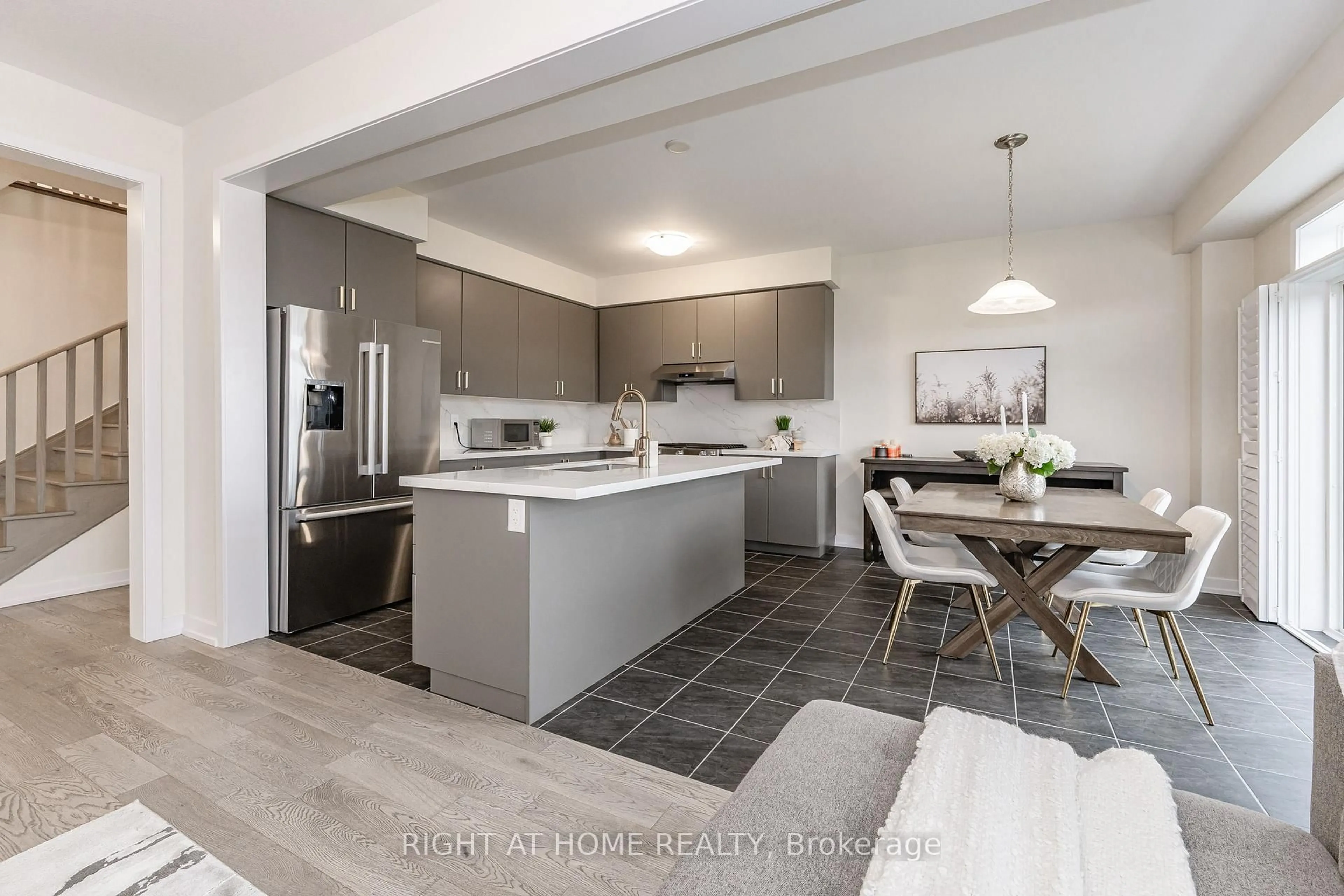 Open concept kitchen, ceramic/tile floor for 116 Whithorn Cres, Haldimand Ontario N3W 0G4
