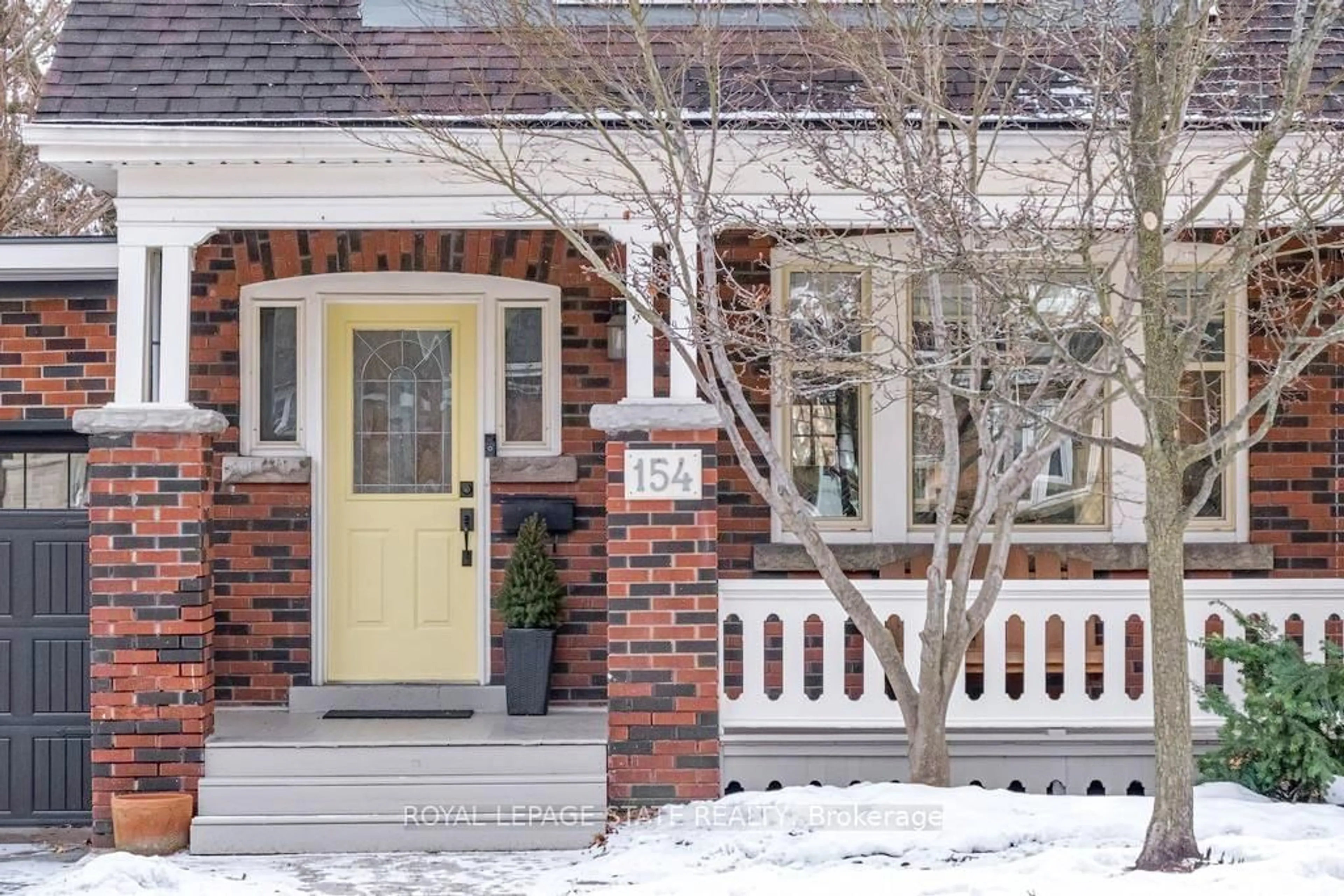 Home with brick exterior material, street for 154 Park St, Hamilton Ontario L9H 1X7