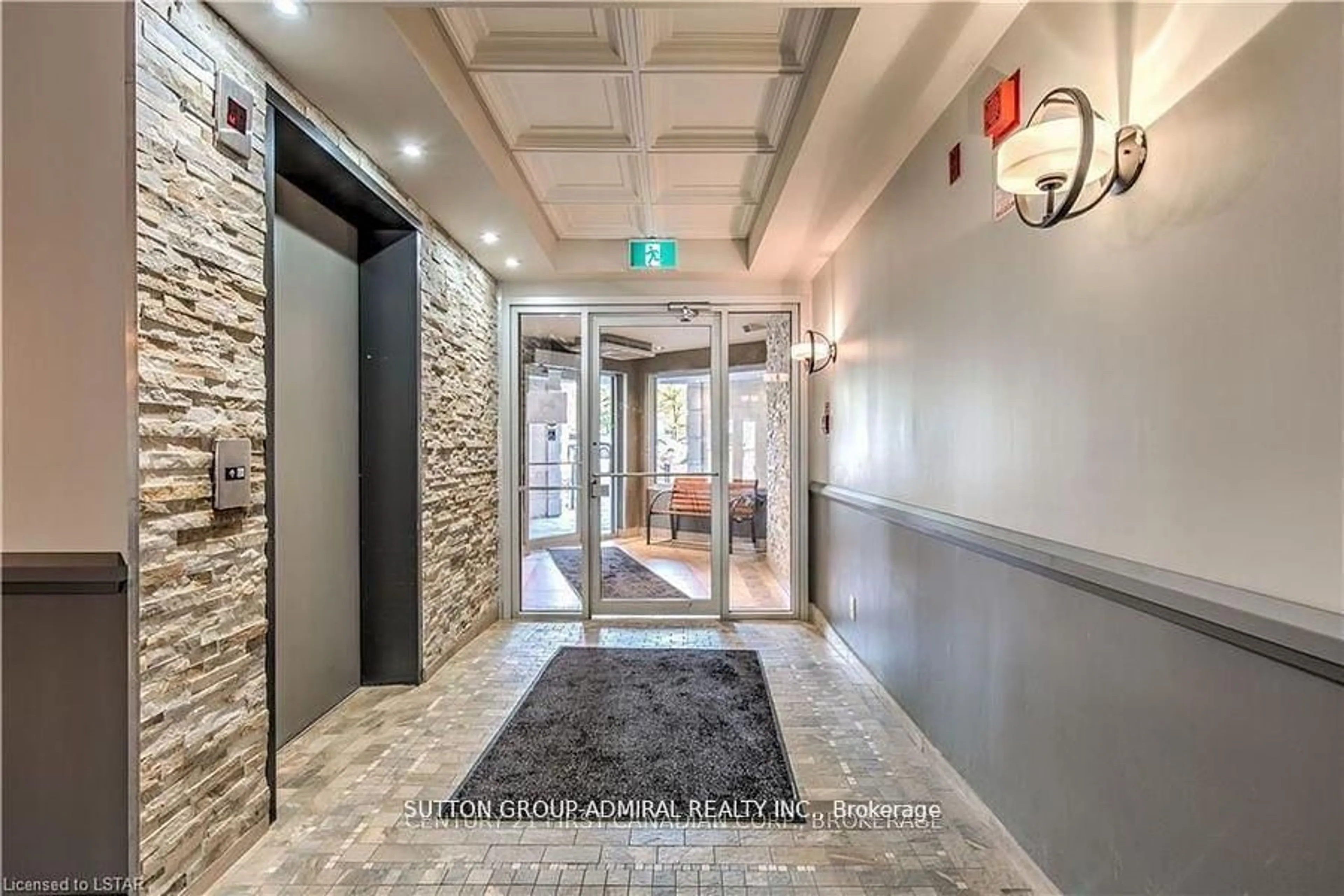 Indoor foyer for 5 Jacksway Cres #108, London North Ontario N5X 3T6