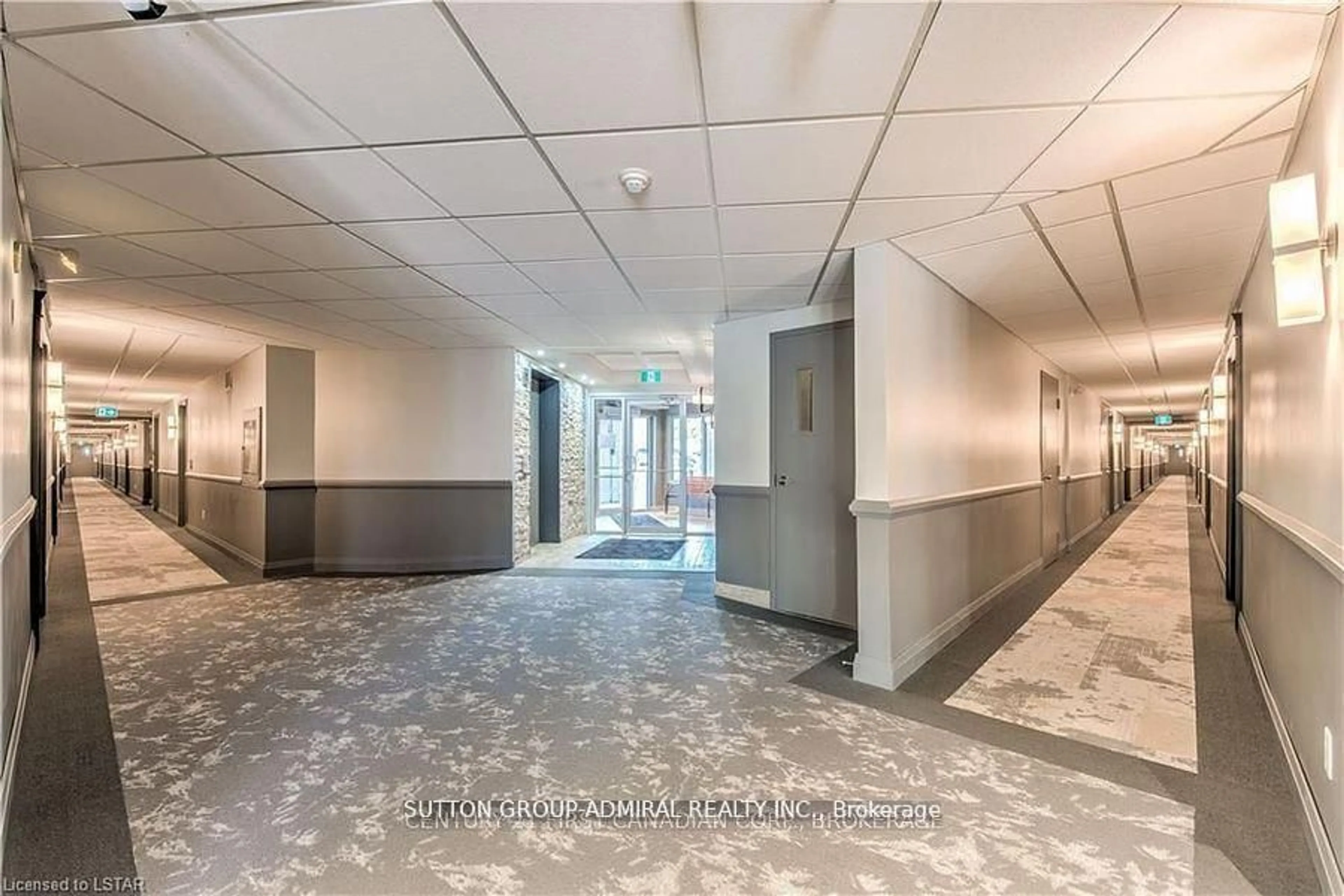 Indoor foyer for 5 Jacksway Cres #108, London North Ontario N5X 3T6