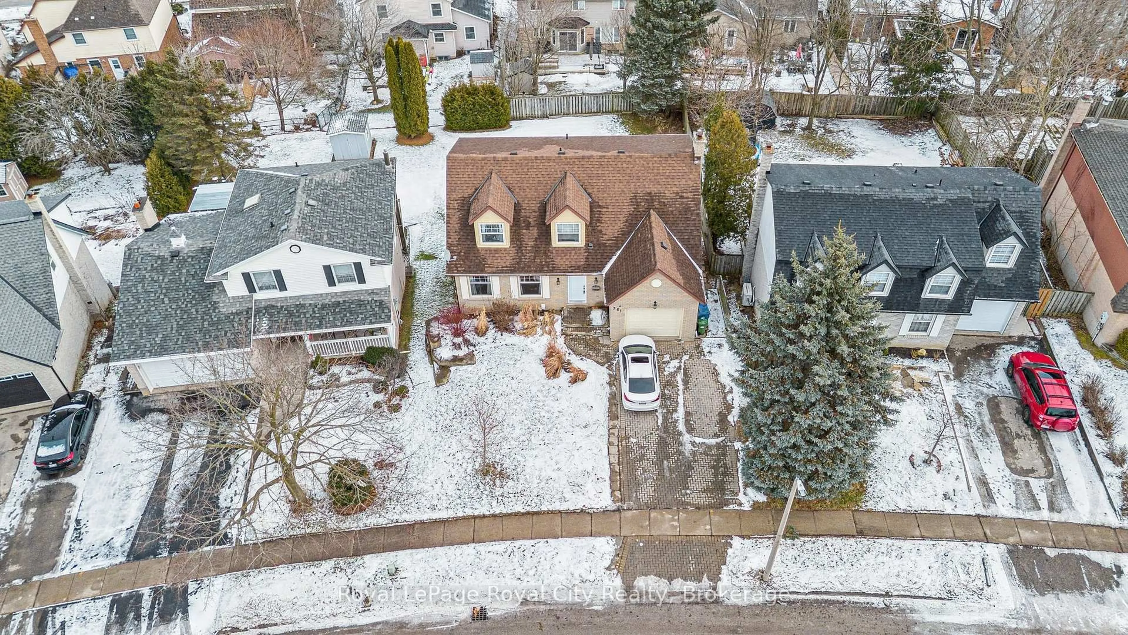 A pic from outside/outdoor area/front of a property/back of a property/a pic from drone, street for 361 Ironwood Rd, Guelph Ontario N1G 3P2