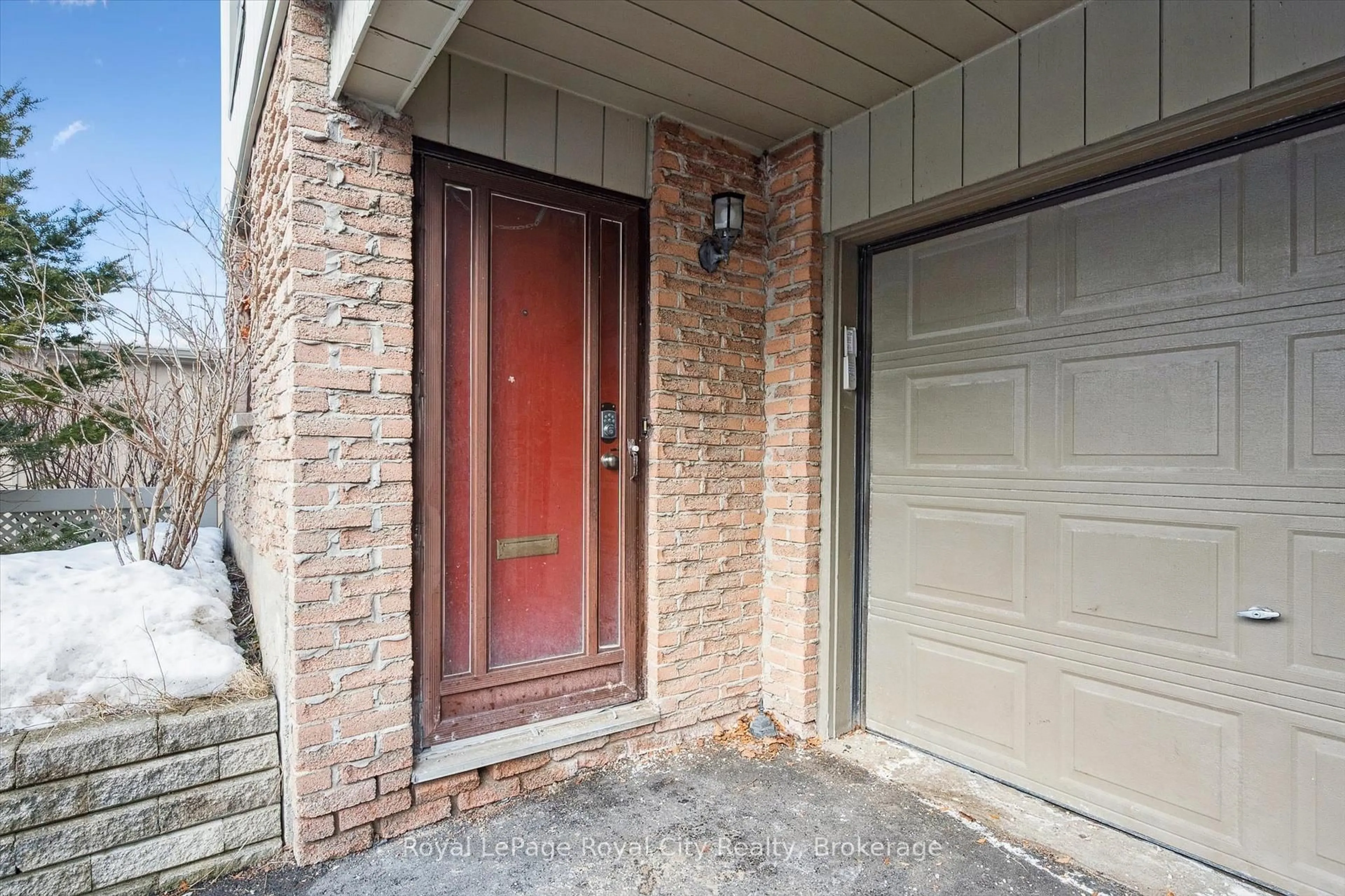 Indoor entryway for 117 Janefield Ave #31, Guelph Ontario N1G 2L4
