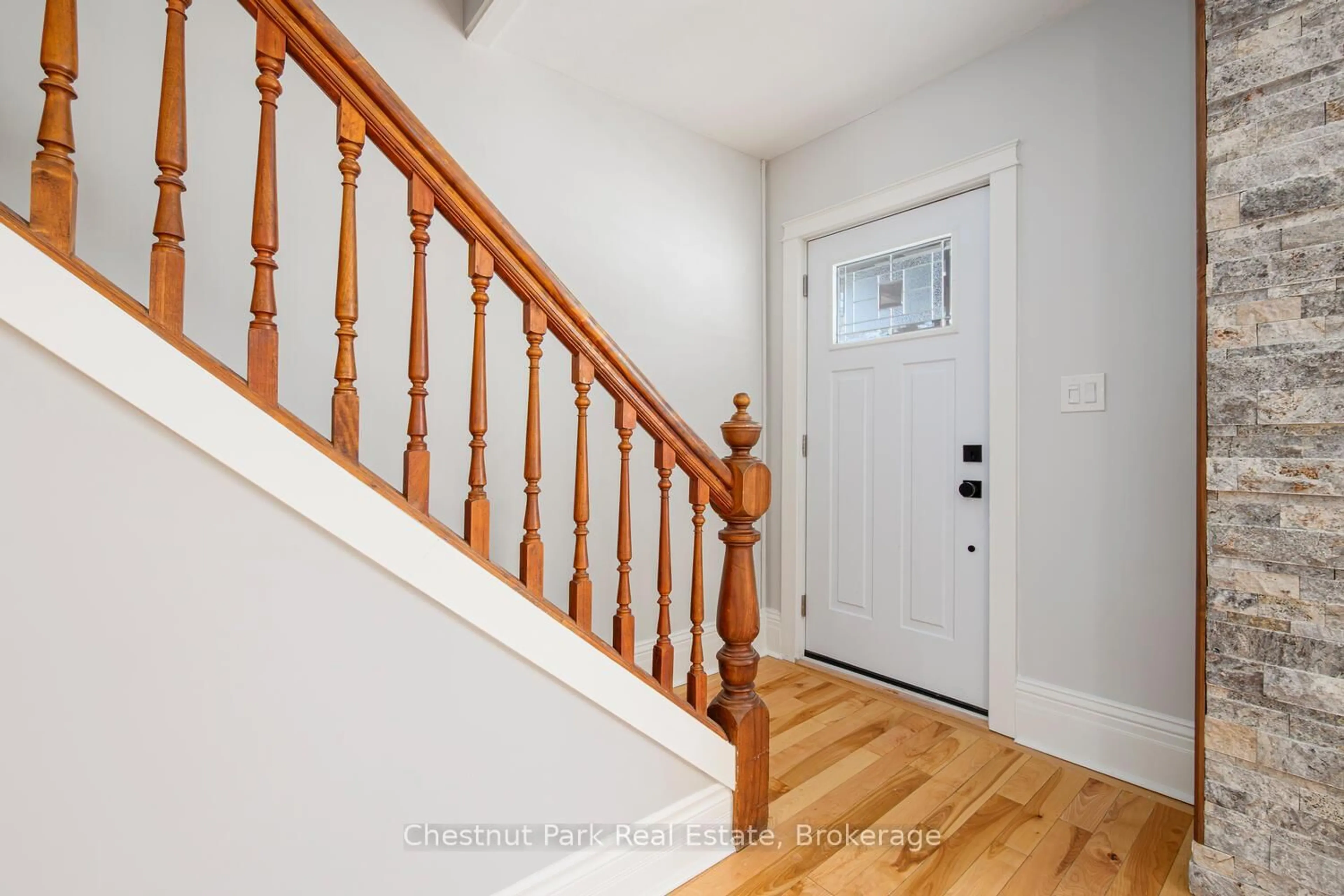 Indoor entryway for 1178 3rd Ave, Owen Sound Ontario N4K 4R1