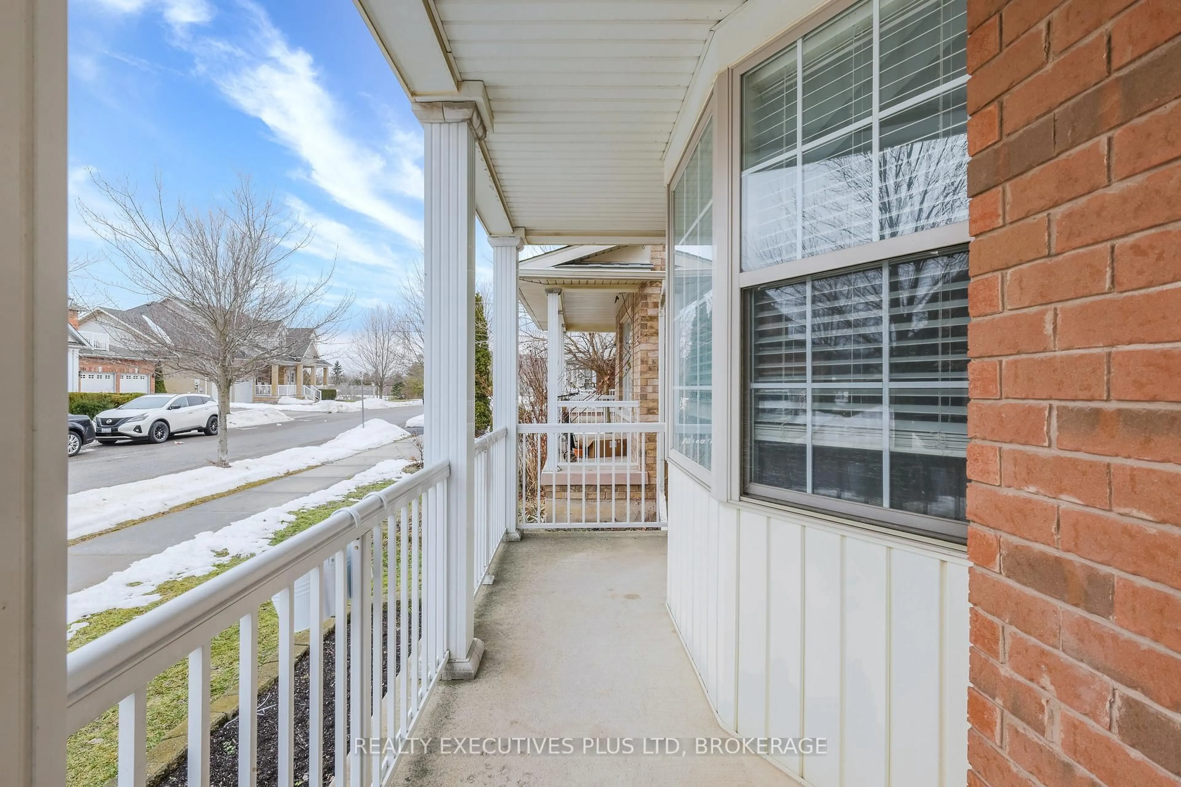 Patio, street for 389 Wright Cres, Niagara-on-the-Lake Ontario L0S 1J0