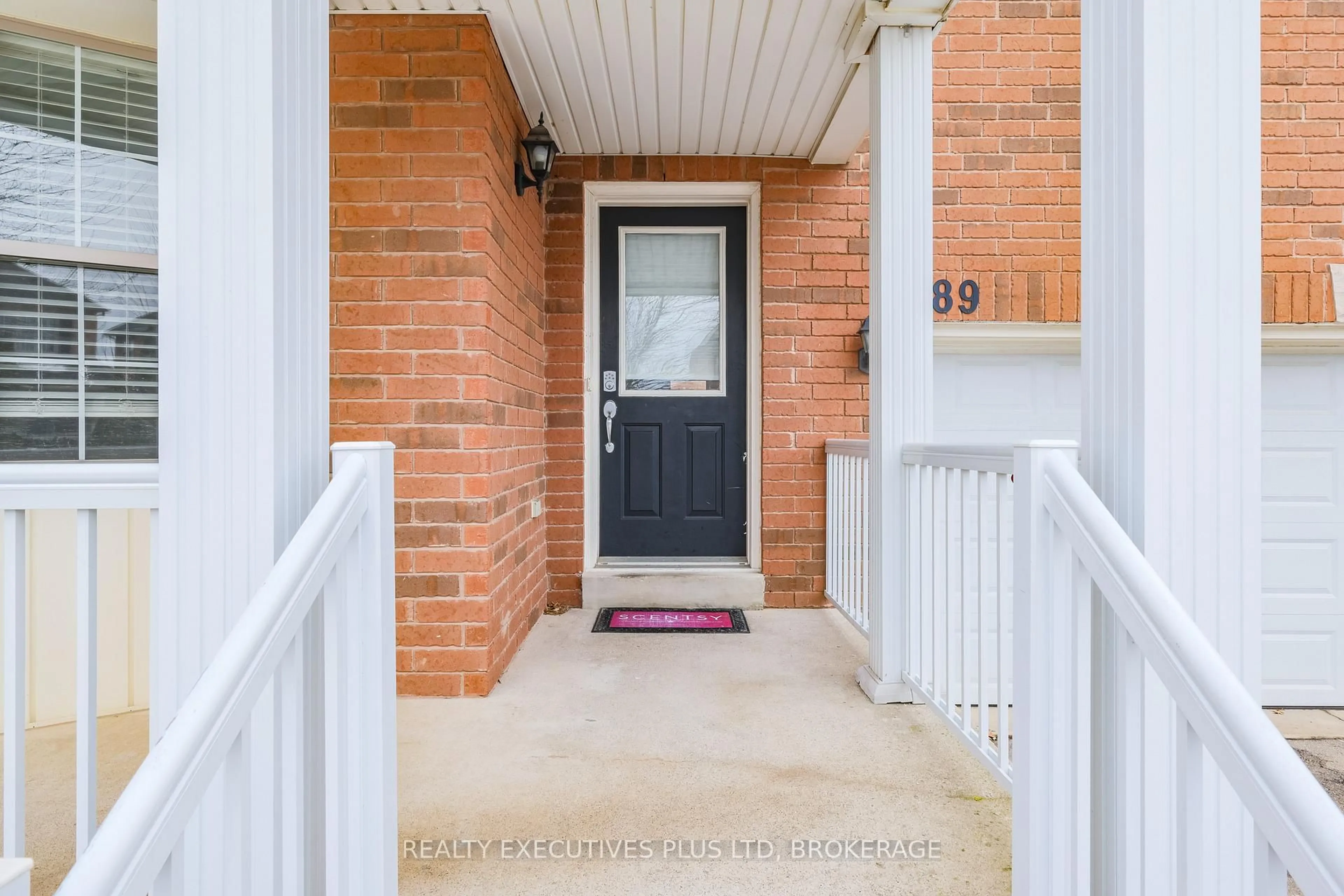 Indoor entryway for 389 Wright Cres, Niagara-on-the-Lake Ontario L0S 1J0