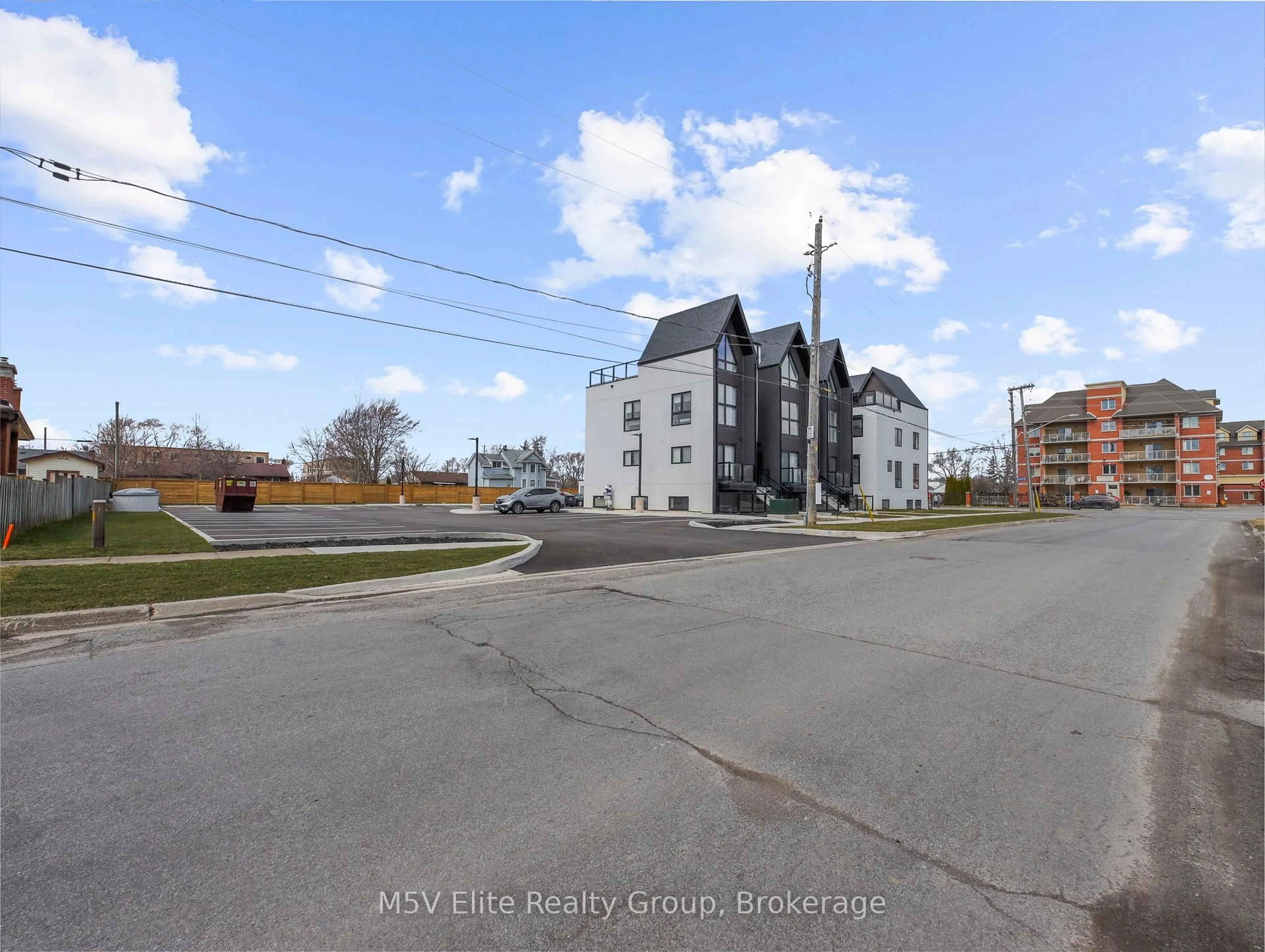 Blurry image for 7277 Wilson Cres #303, Niagara Falls Ontario L2G 4R8