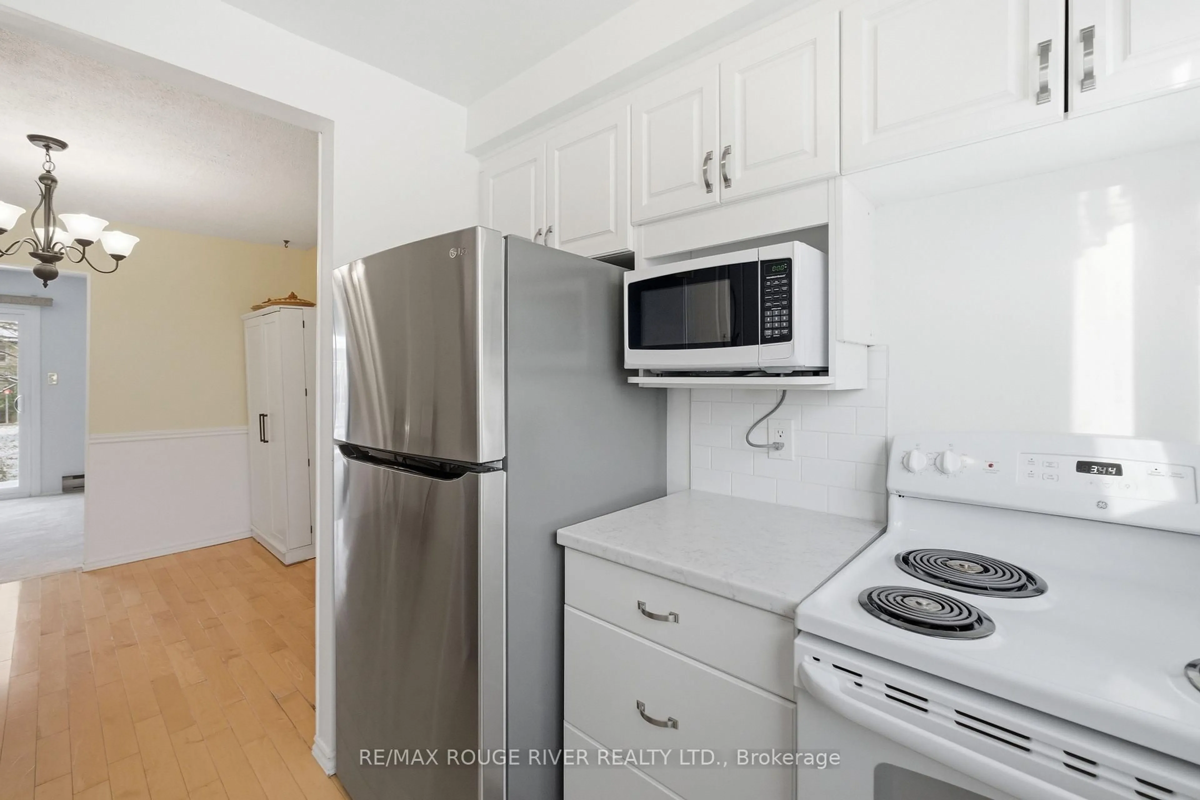 Standard kitchen, unknown for 400 Westwood Dr #C3, Cobourg Ontario K9A 2B6