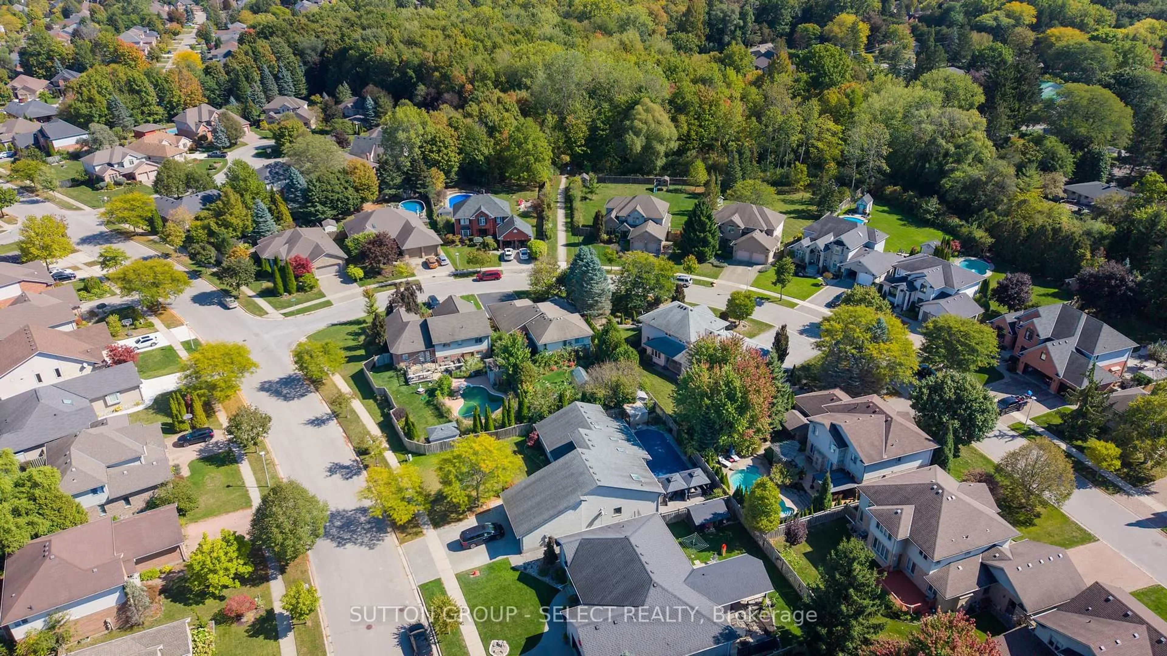 A pic from outside/outdoor area/front of a property/back of a property/a pic from drone, street for 15 Marcus Cres, London North Ontario N6G 4Y9