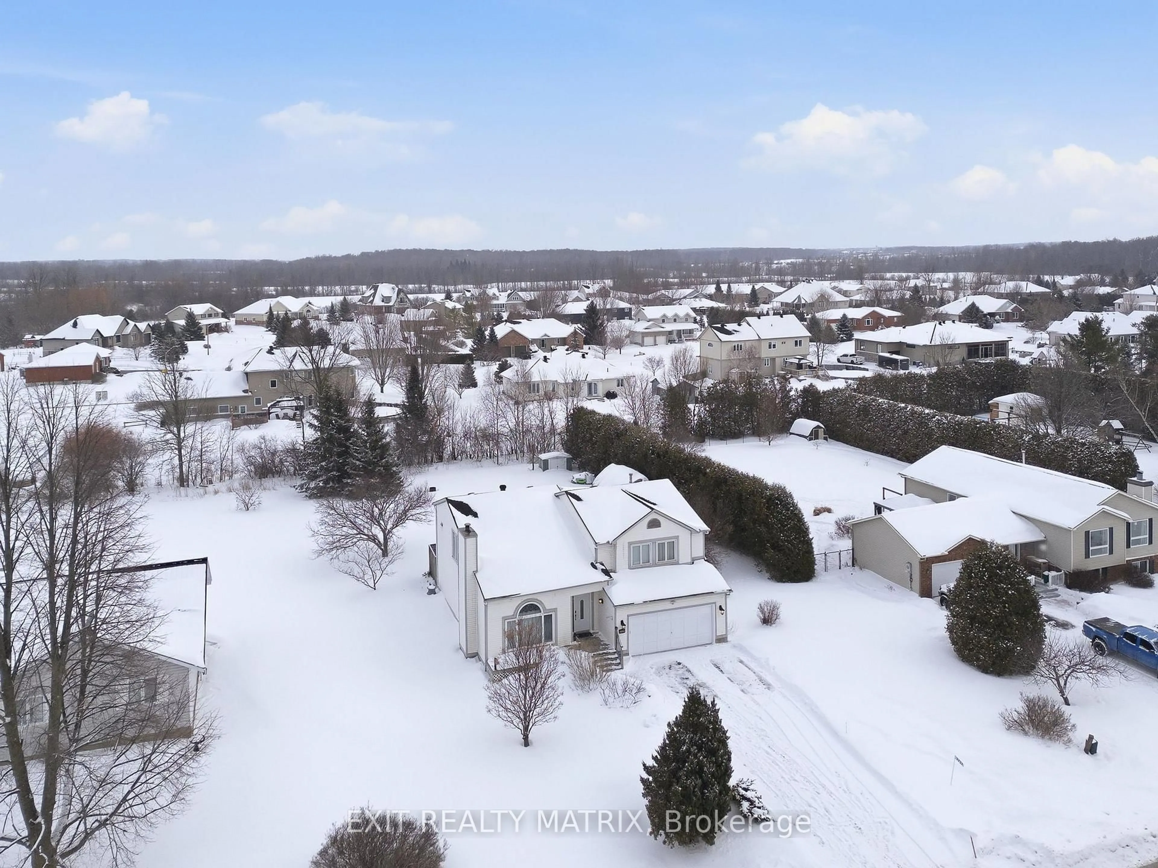 A pic from outside/outdoor area/front of a property/back of a property/a pic from drone, mountain view for 2721 Glen St, Metcalfe Ontario K0A 2P0