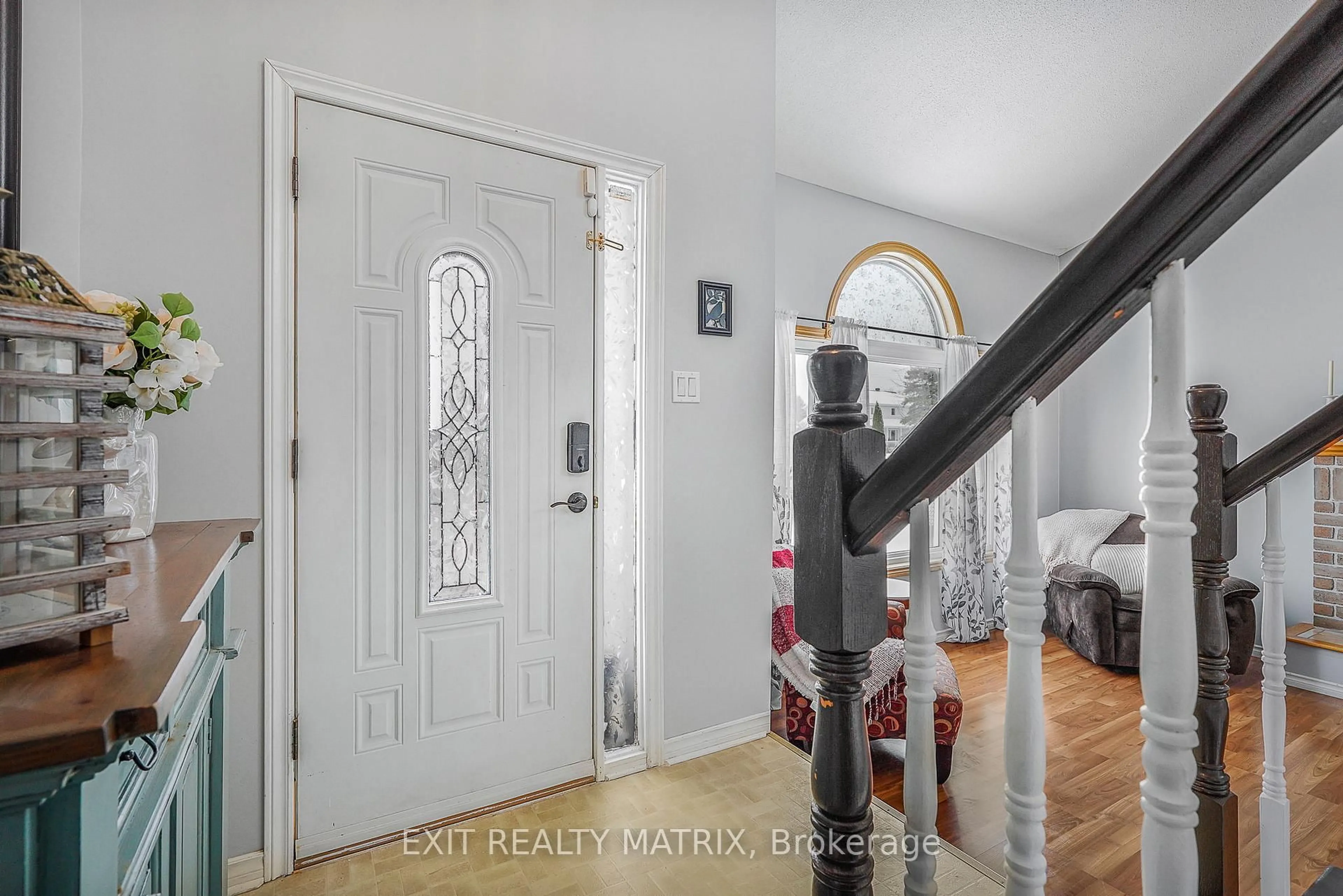 Indoor entryway for 2721 Glen St, Metcalfe Ontario K0A 2P0
