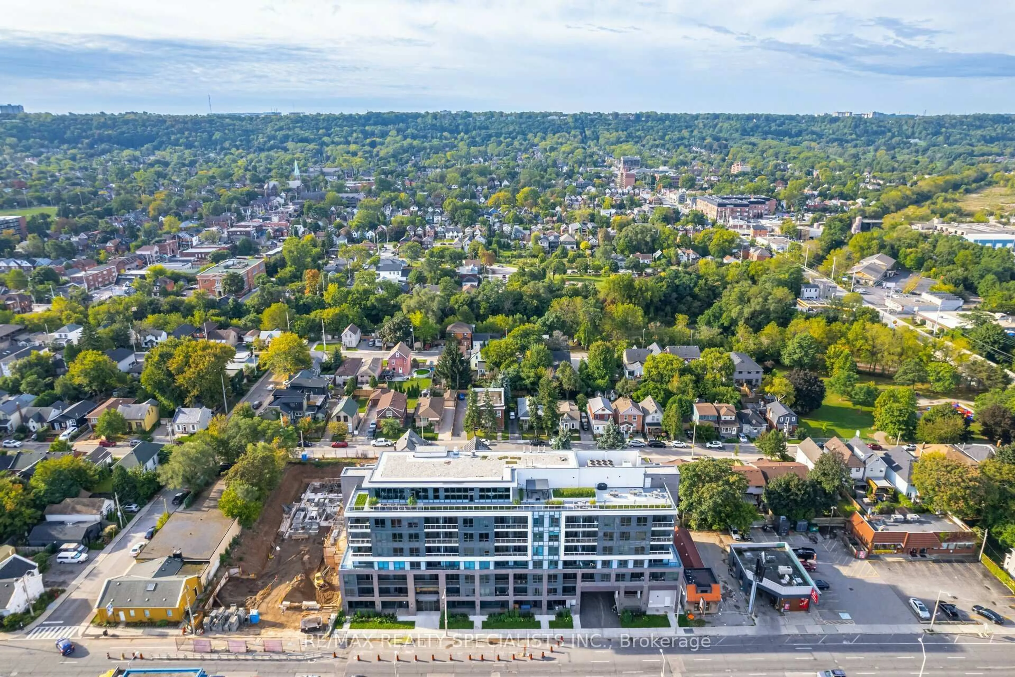 A pic from outside/outdoor area/front of a property/back of a property/a pic from drone, unknown for 415 Main St #703, Hamilton Ontario L8P 1K5