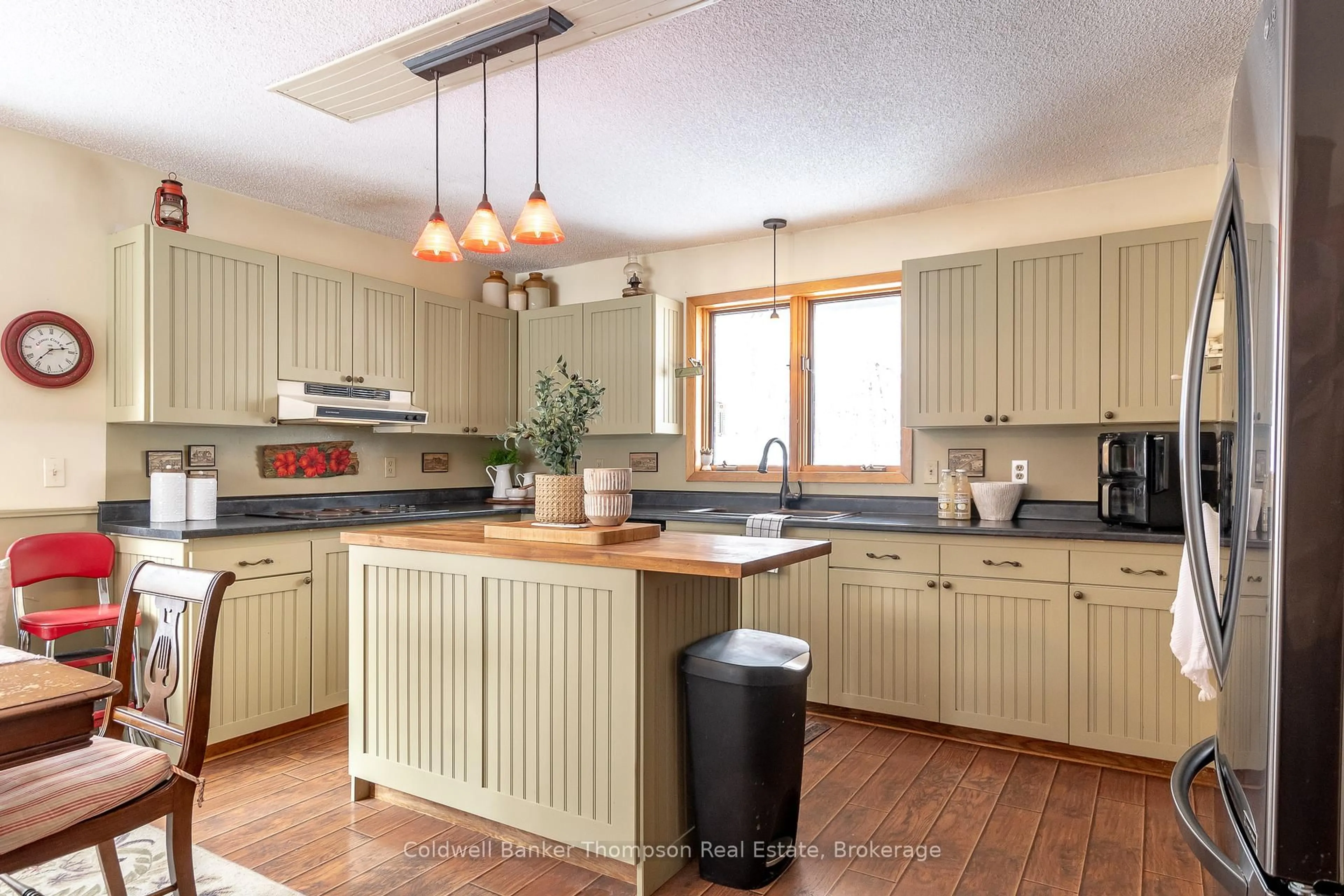 Open concept kitchen, unknown for 286 Holden Rd, Magnetawan Ontario P0A 1C0