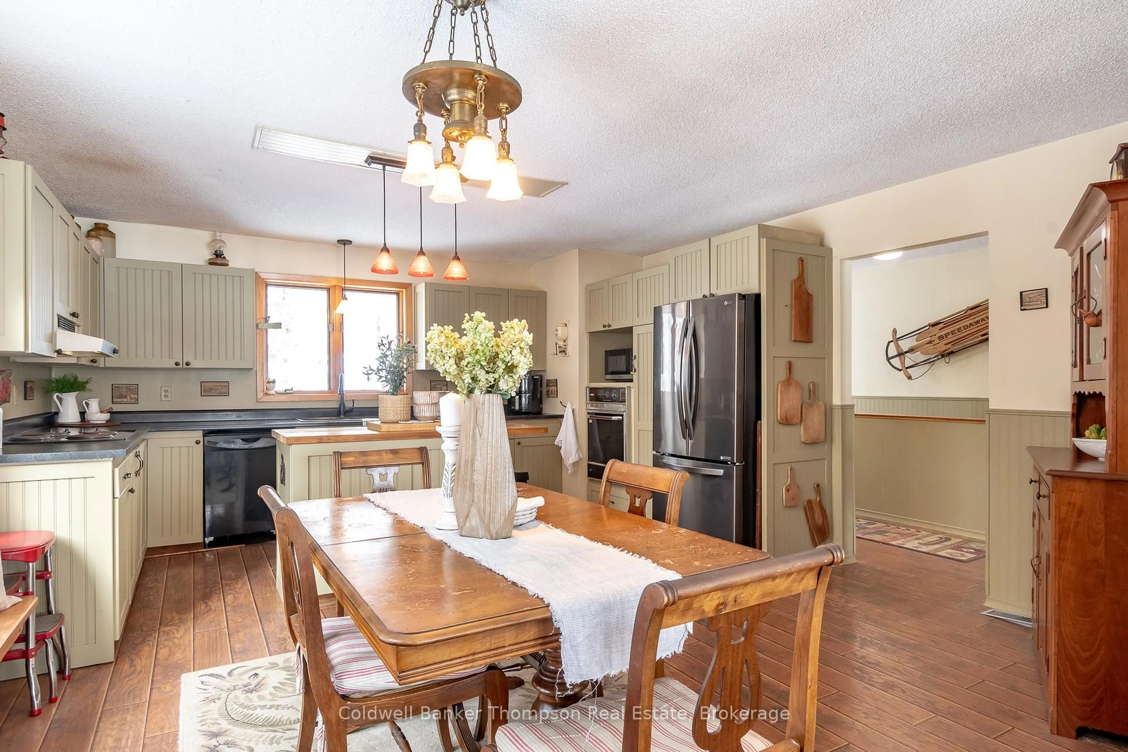 Open concept kitchen, unknown for 286 Holden Rd, Magnetawan Ontario P0A 1C0