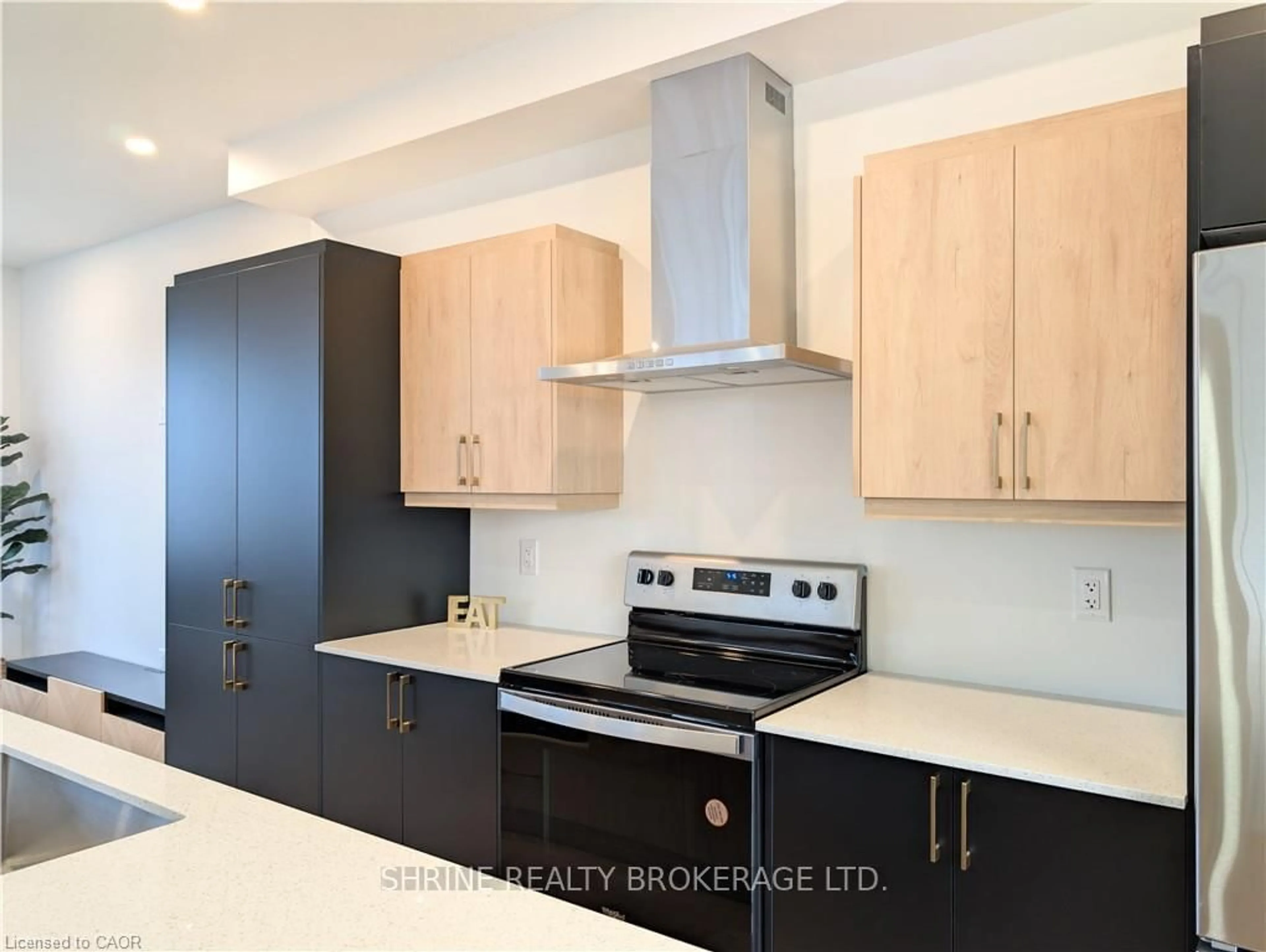 Standard kitchen, wood/laminate floor for 235 Kennington Way, London South Ontario N6L 0H4