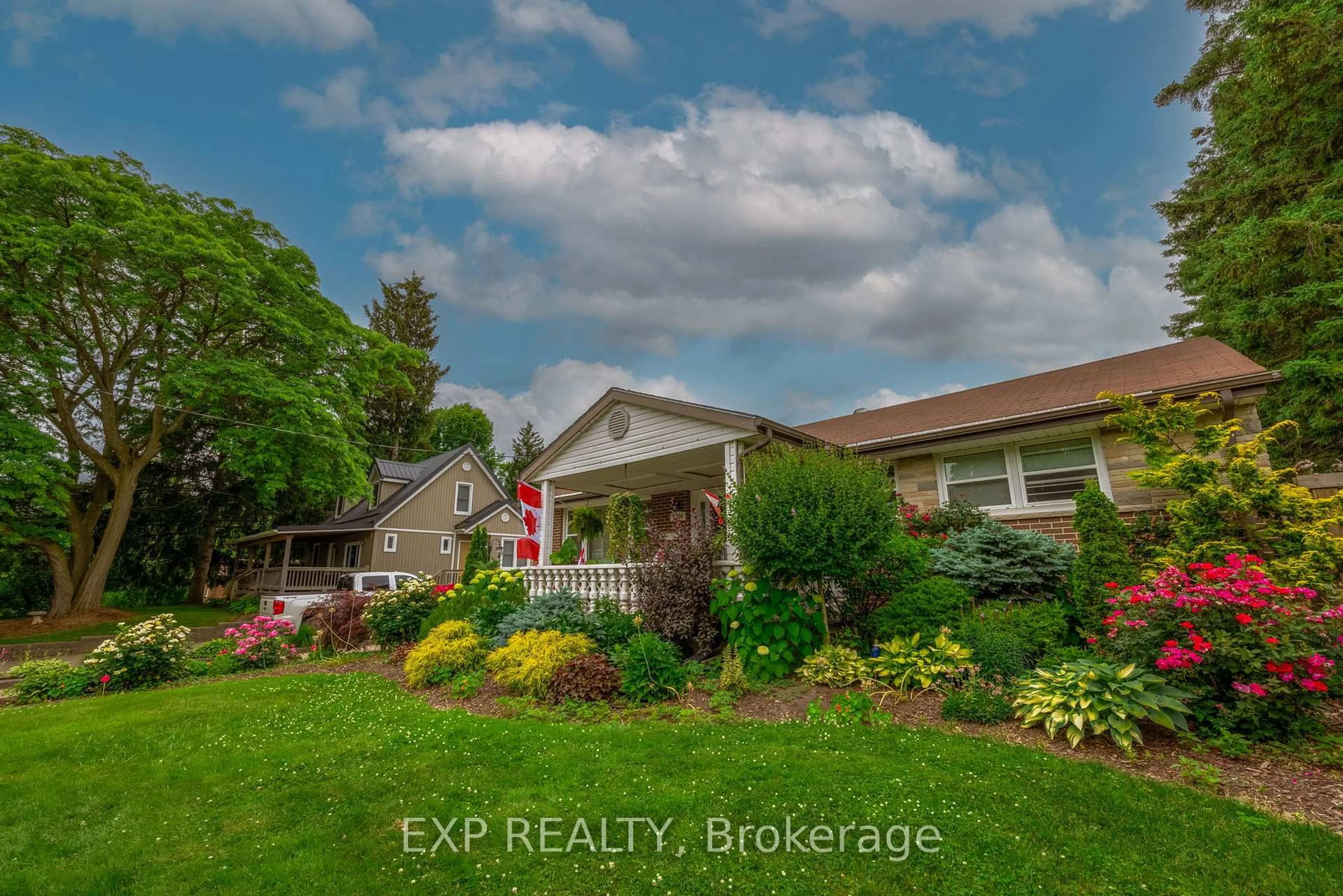 A pic from outside/outdoor area/front of a property/back of a property/a pic from drone, unknown for 1864 Parkhurst Ave, London East Ontario N5V 2C3