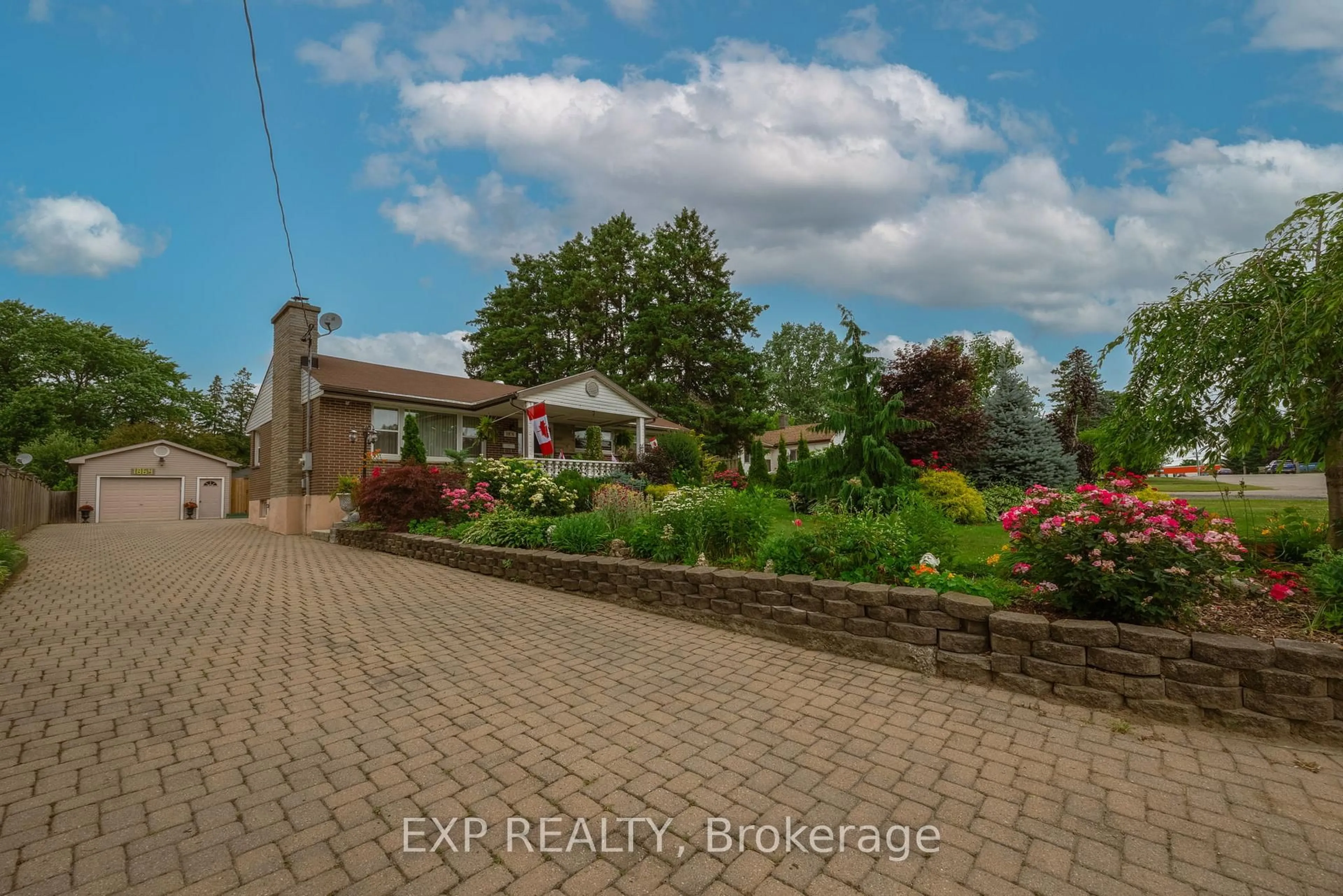 A pic from outside/outdoor area/front of a property/back of a property/a pic from drone, unknown for 1864 Parkhurst Ave, London East Ontario N5V 2C3