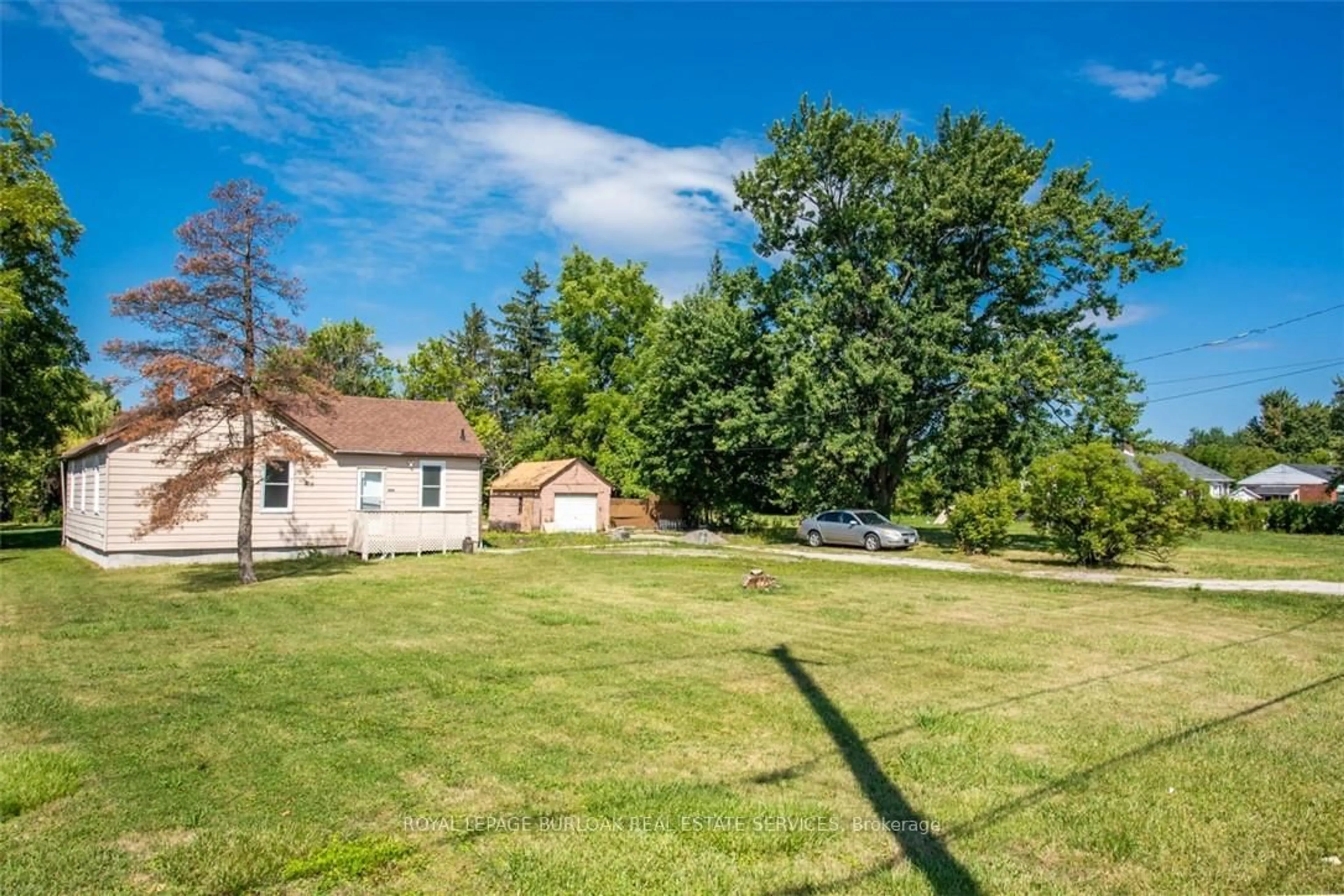 A pic from outside/outdoor area/front of a property/back of a property/a pic from drone, unknown for 2712 Upper James St, Hamilton Ontario L0R 1W0