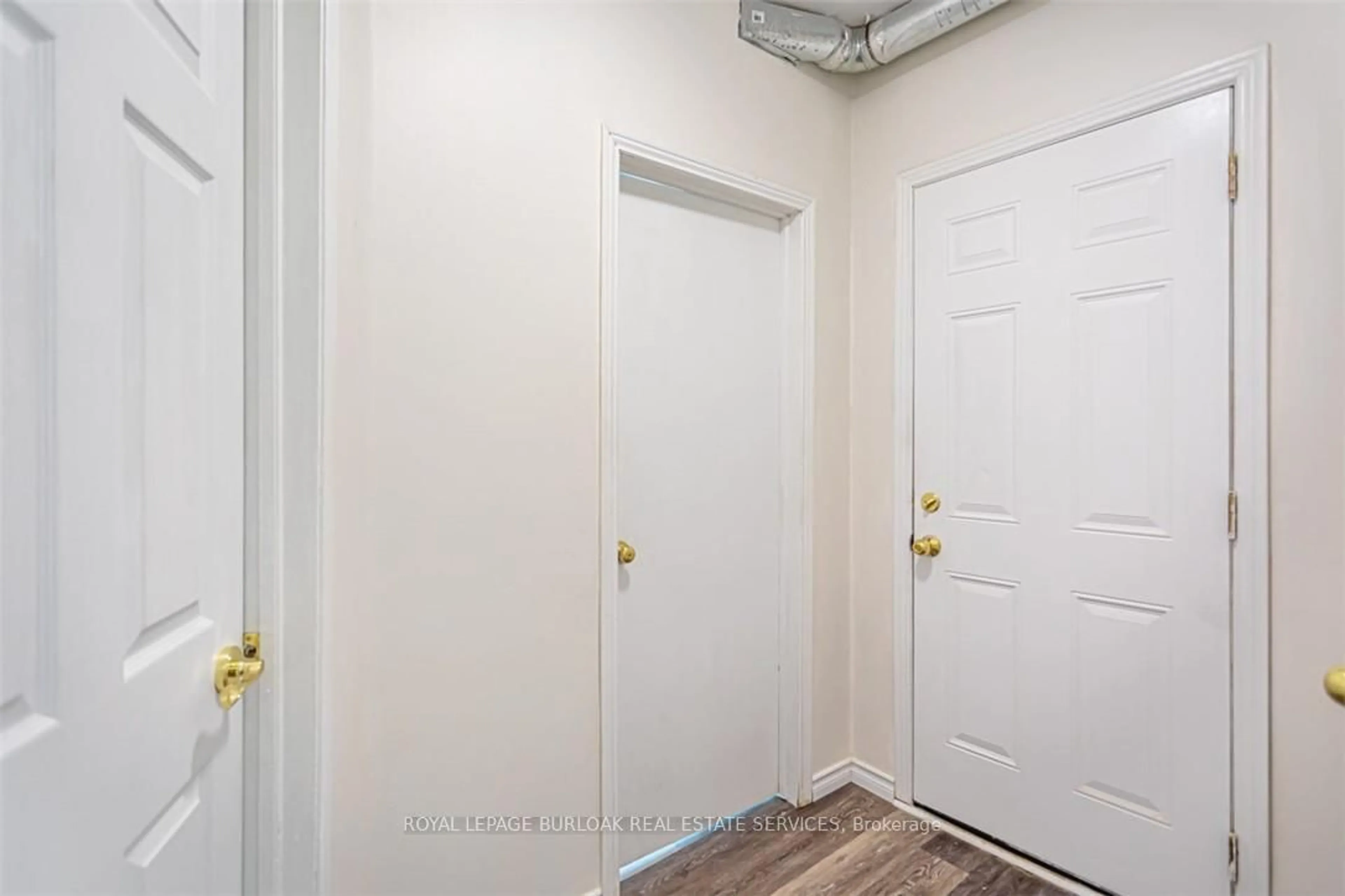 Indoor entryway for 2712 Upper James St, Hamilton Ontario L0R 1W0