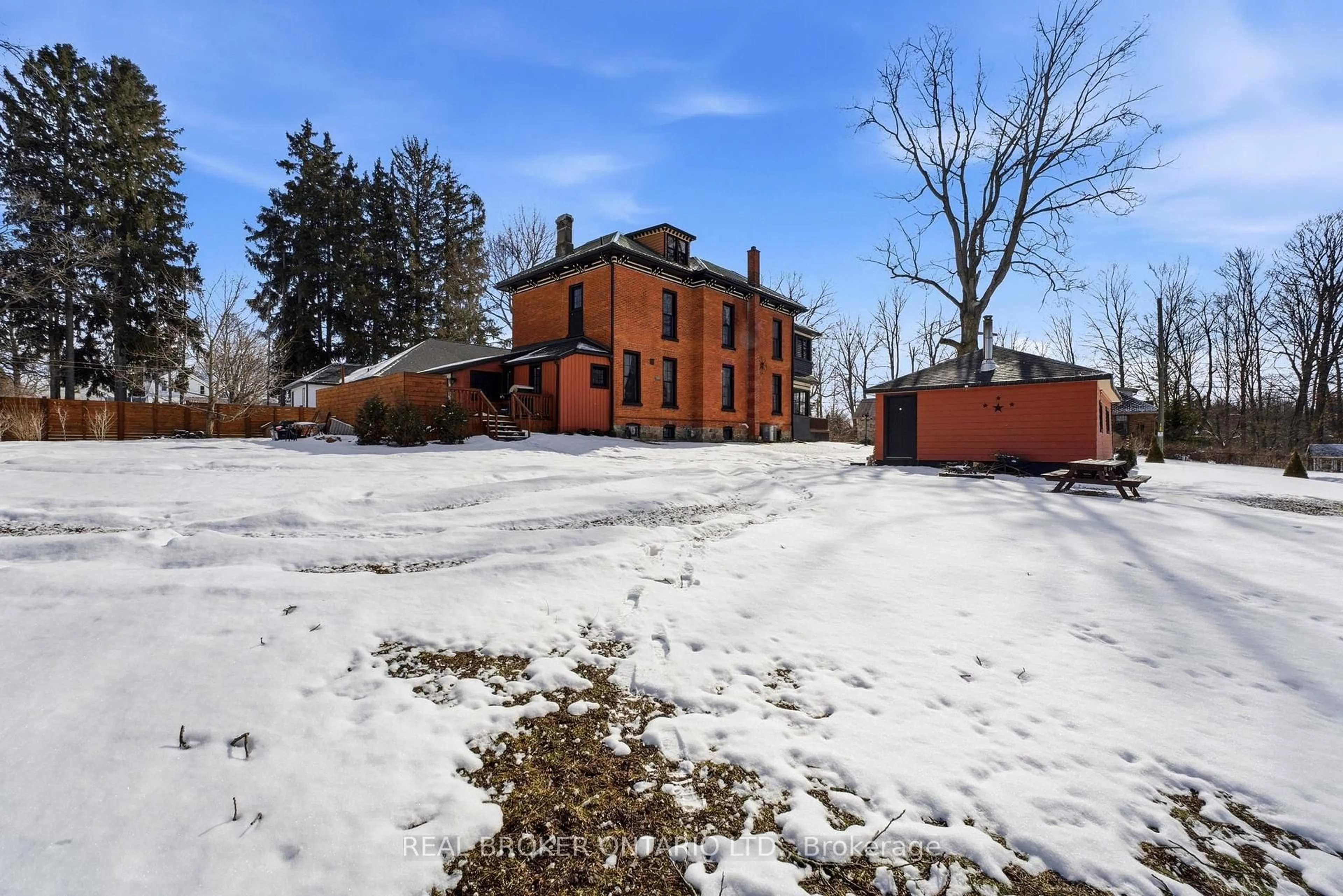 A pic from outside/outdoor area/front of a property/back of a property/a pic from drone, building for 259 Western Ave, Norfolk Ontario N4B 1R9