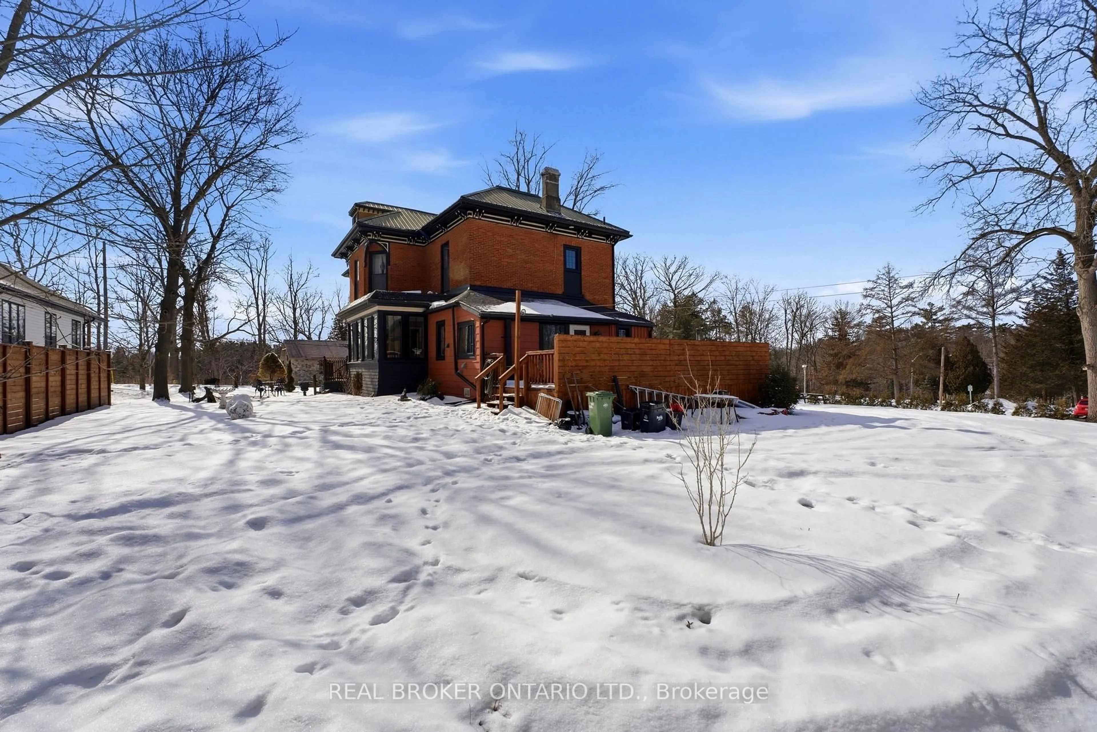 A pic from outside/outdoor area/front of a property/back of a property/a pic from drone, building for 259 Western Ave, Norfolk Ontario N4B 1R9