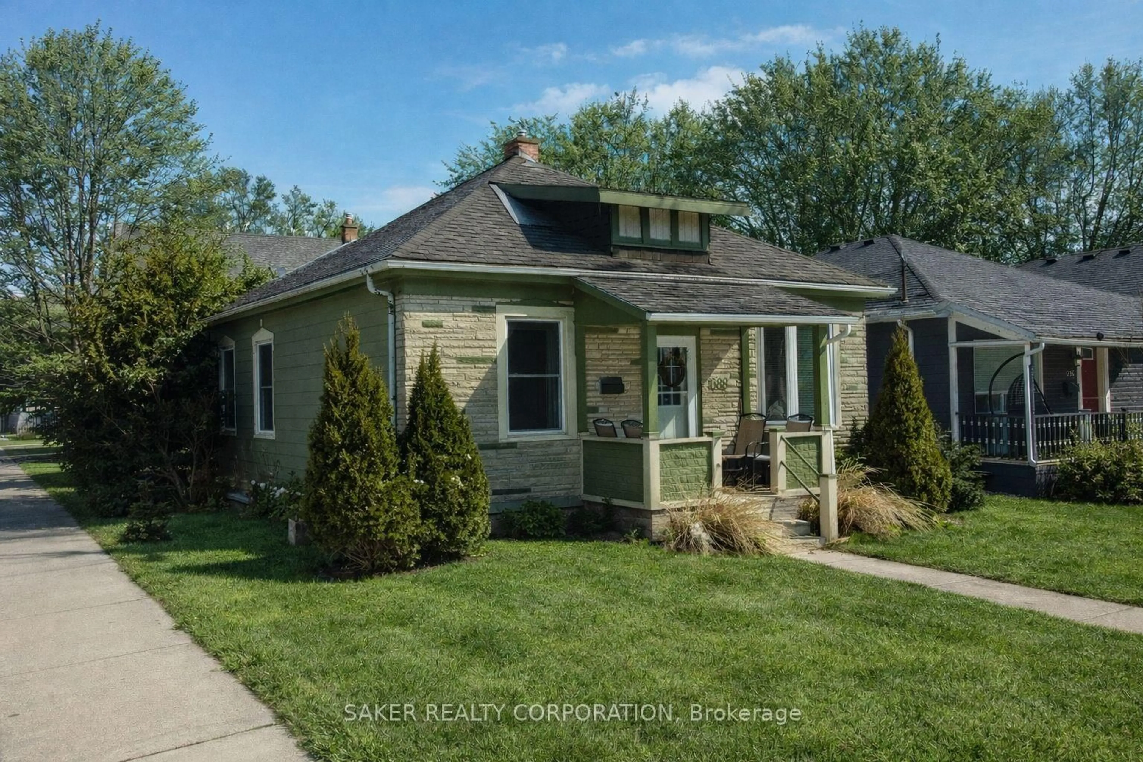 Home with vinyl exterior material, street for 688 William St, London East Ontario N5Y 2R2