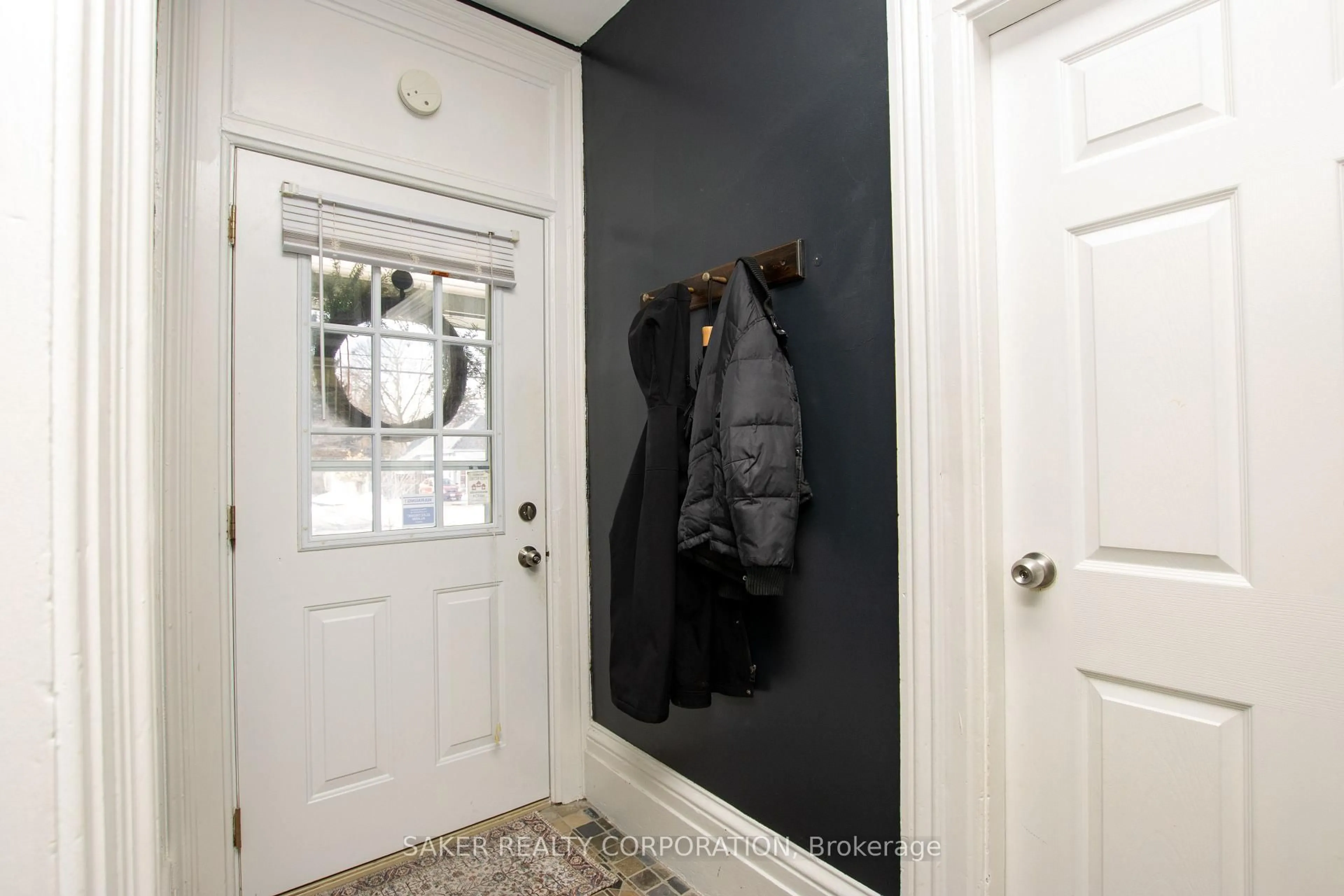 Indoor entryway for 688 William St, London East Ontario N5Y 2R2