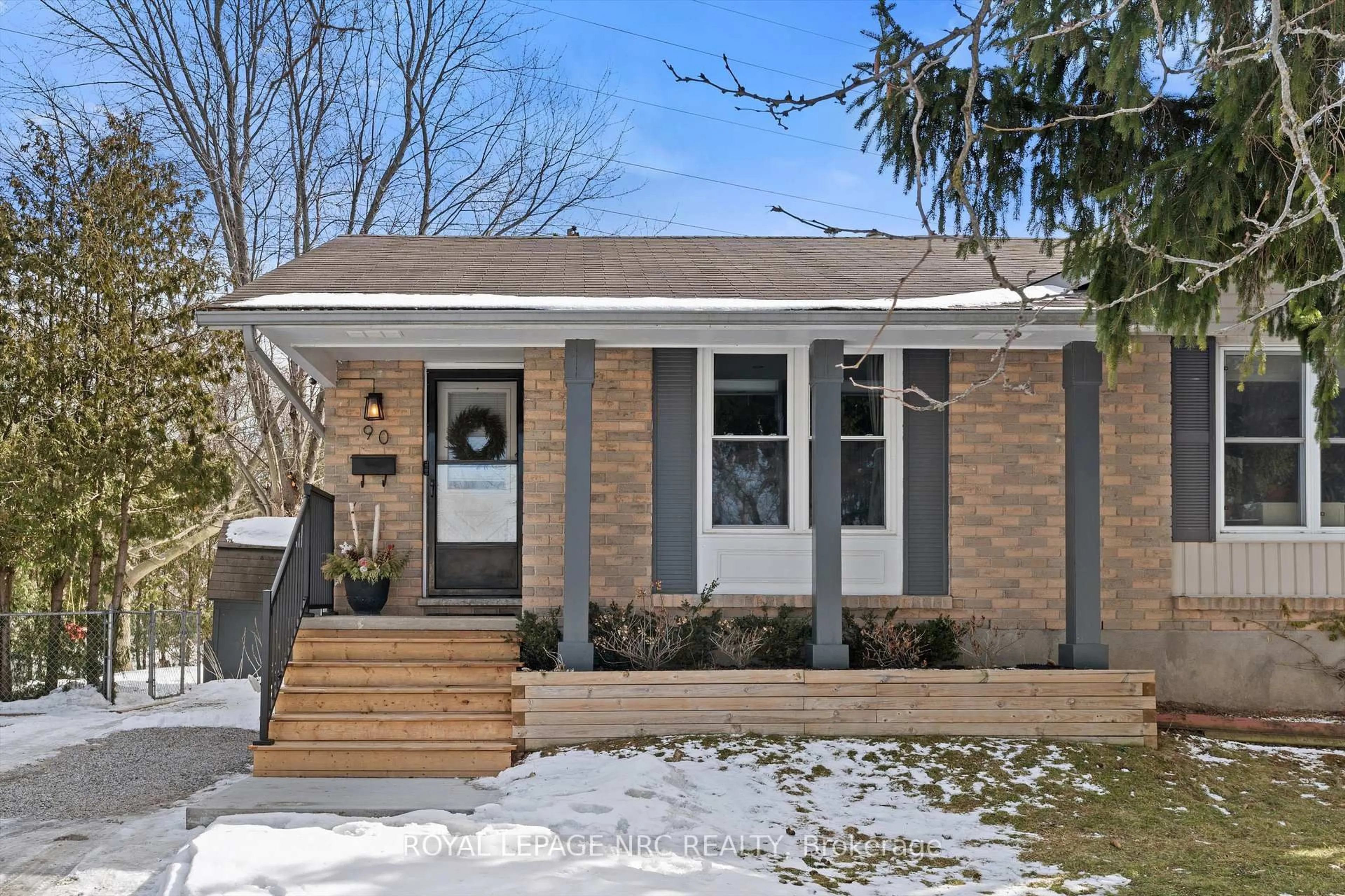 Home with brick exterior material, street for 90 Oxford St, St. Catharines Ontario L2P 3T6