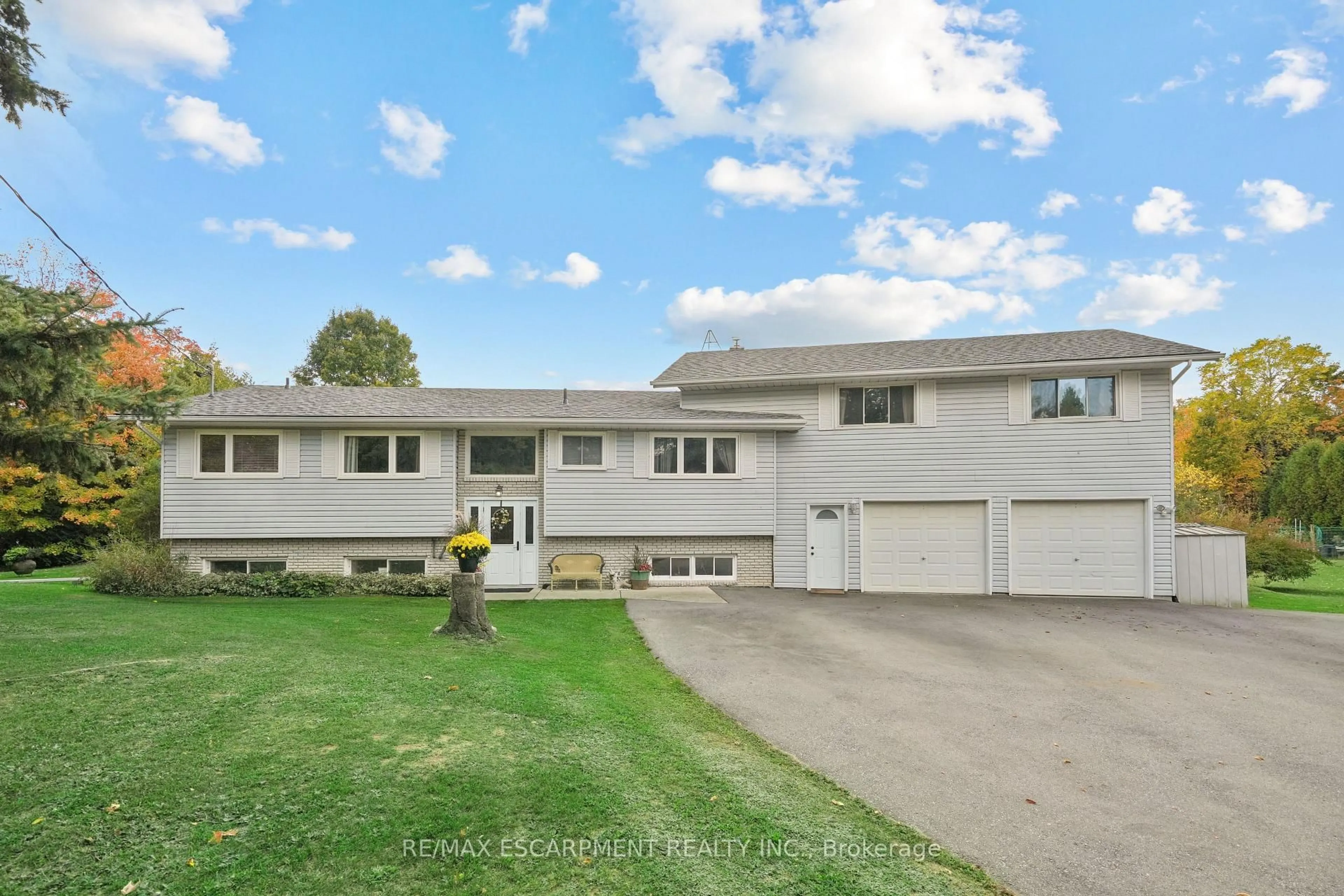 A pic from outside/outdoor area/front of a property/back of a property/a pic from drone, street for 8941 Wellington Rd 50, Erin Ontario L7J 2L8