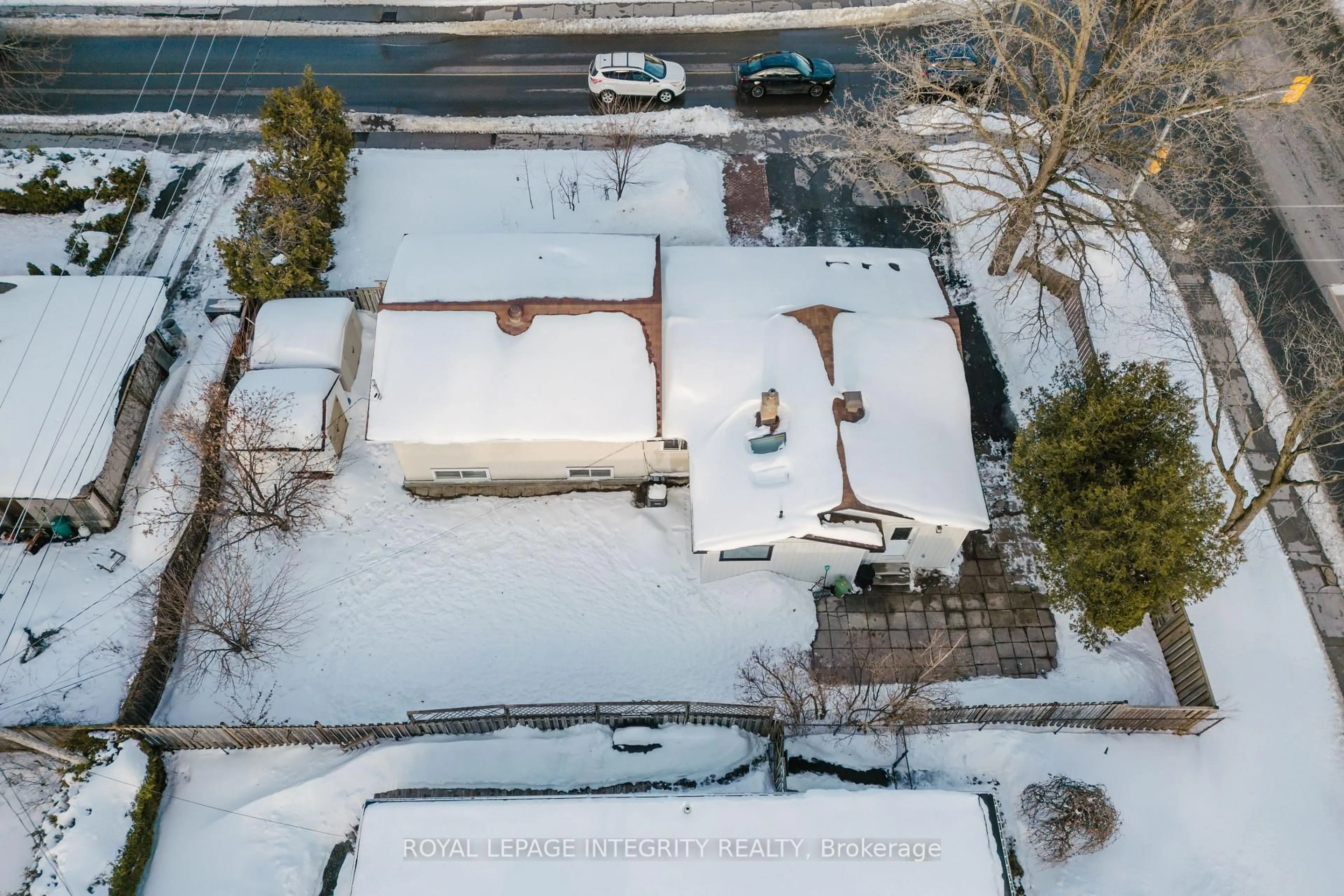 A pic from outside/outdoor area/front of a property/back of a property/a pic from drone, street for 1197 Deer Park Rd, Ottawa Ontario K2E 6H5