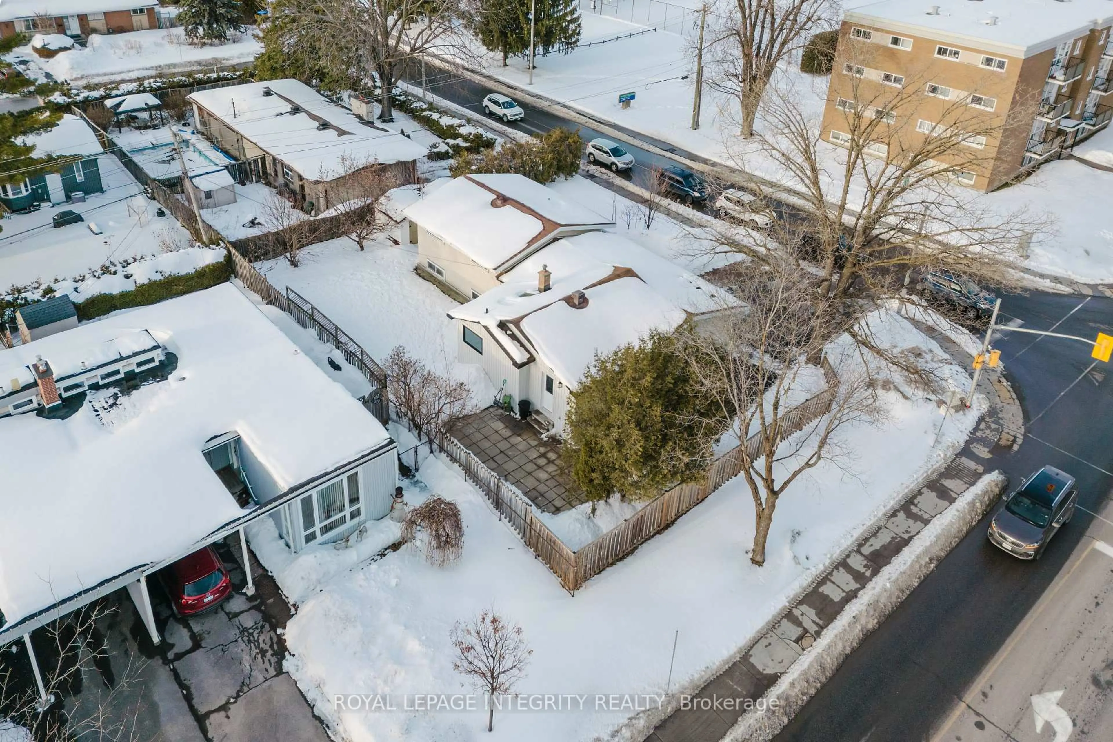 A pic from outside/outdoor area/front of a property/back of a property/a pic from drone, city buildings view from balcony for 1197 Deer Park Rd, Ottawa Ontario K2E 6H5