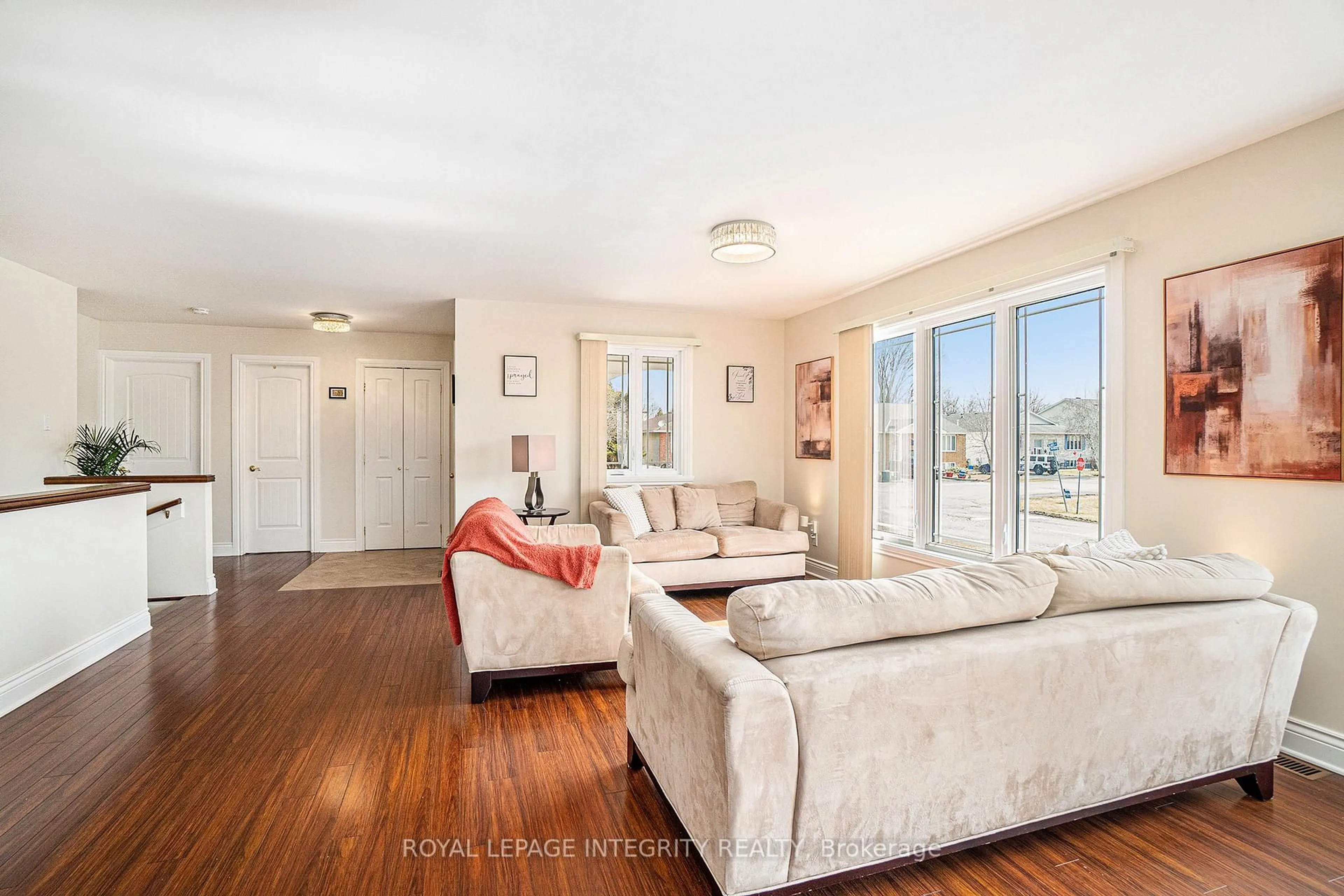 Living room with furniture, unknown for 55 Rowan Dr, South Dundas Ontario K0C 1X0