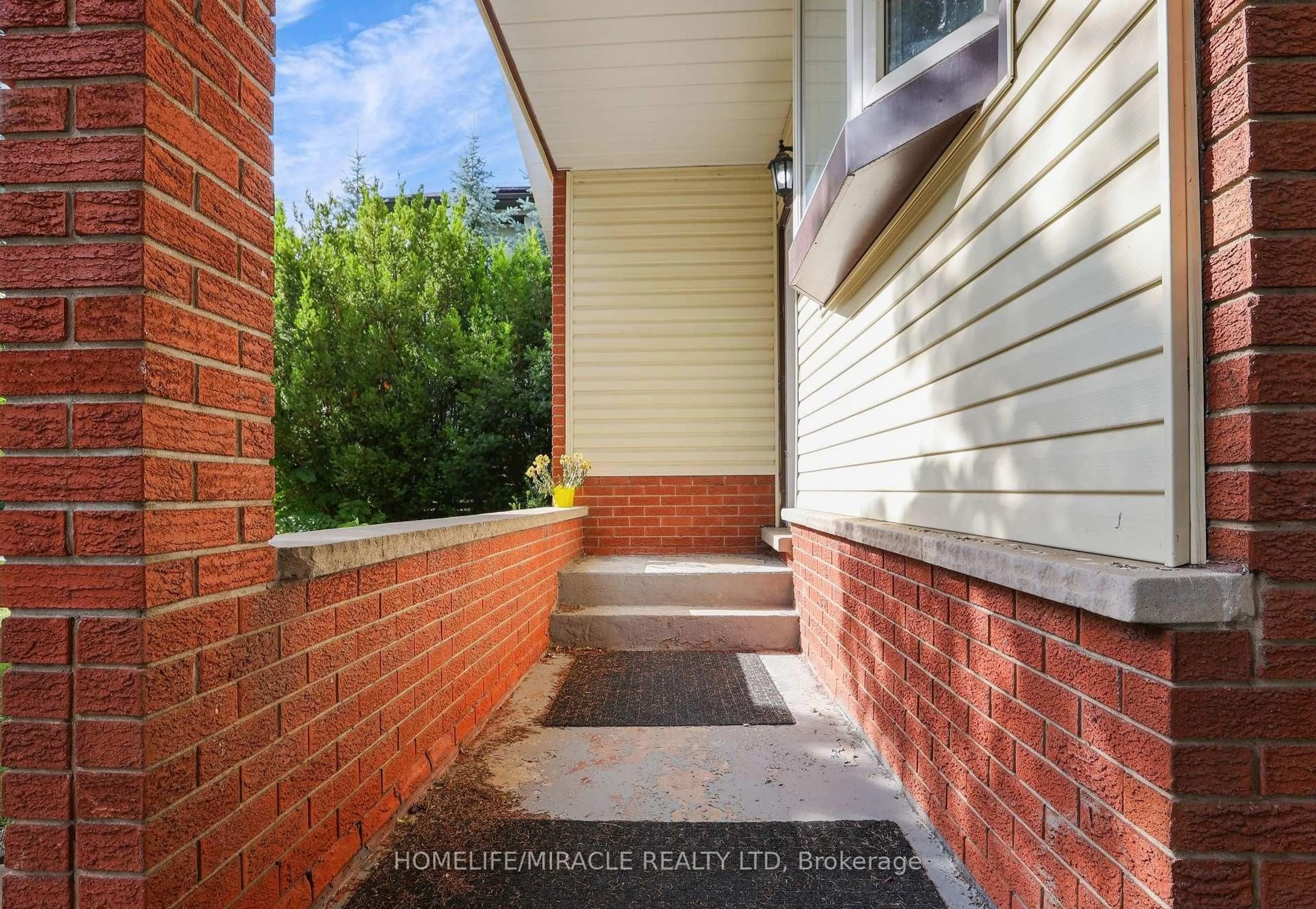 Unknown for 7 Cardill Cres, Waterloo Ontario N2L 3Y7