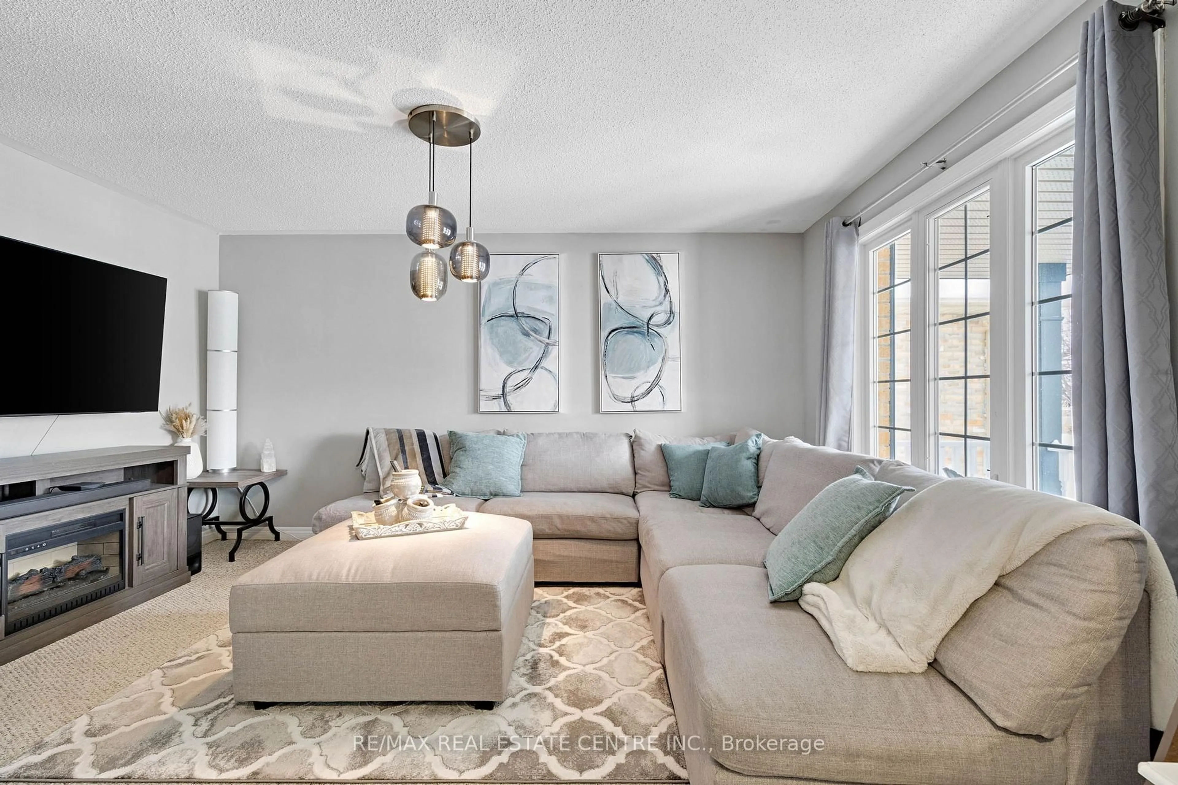 Living room with furniture, unknown for 16 Falconridge Crt, St. Thomas Ontario N5R 6J2