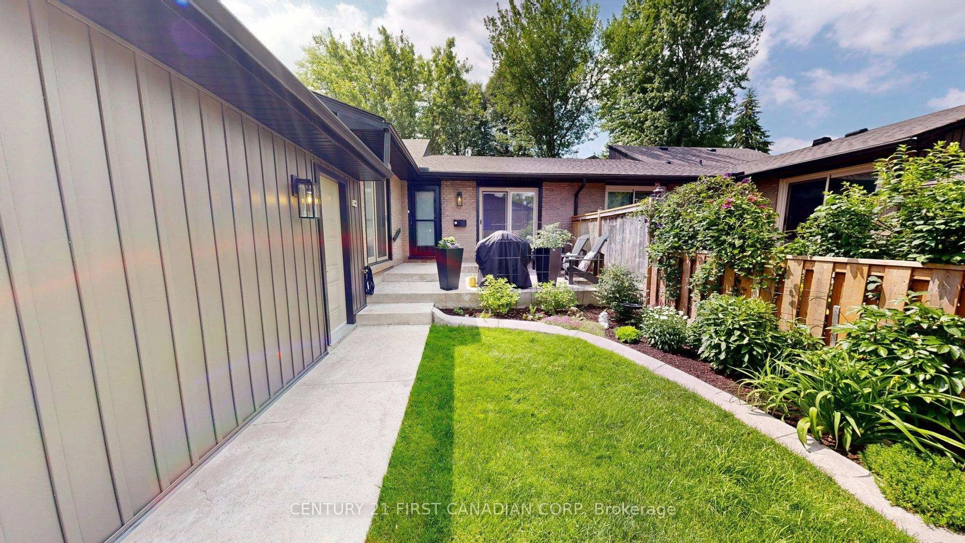 Unknown for 527 TOPPING Lane, London South Ontario N6J 3M8