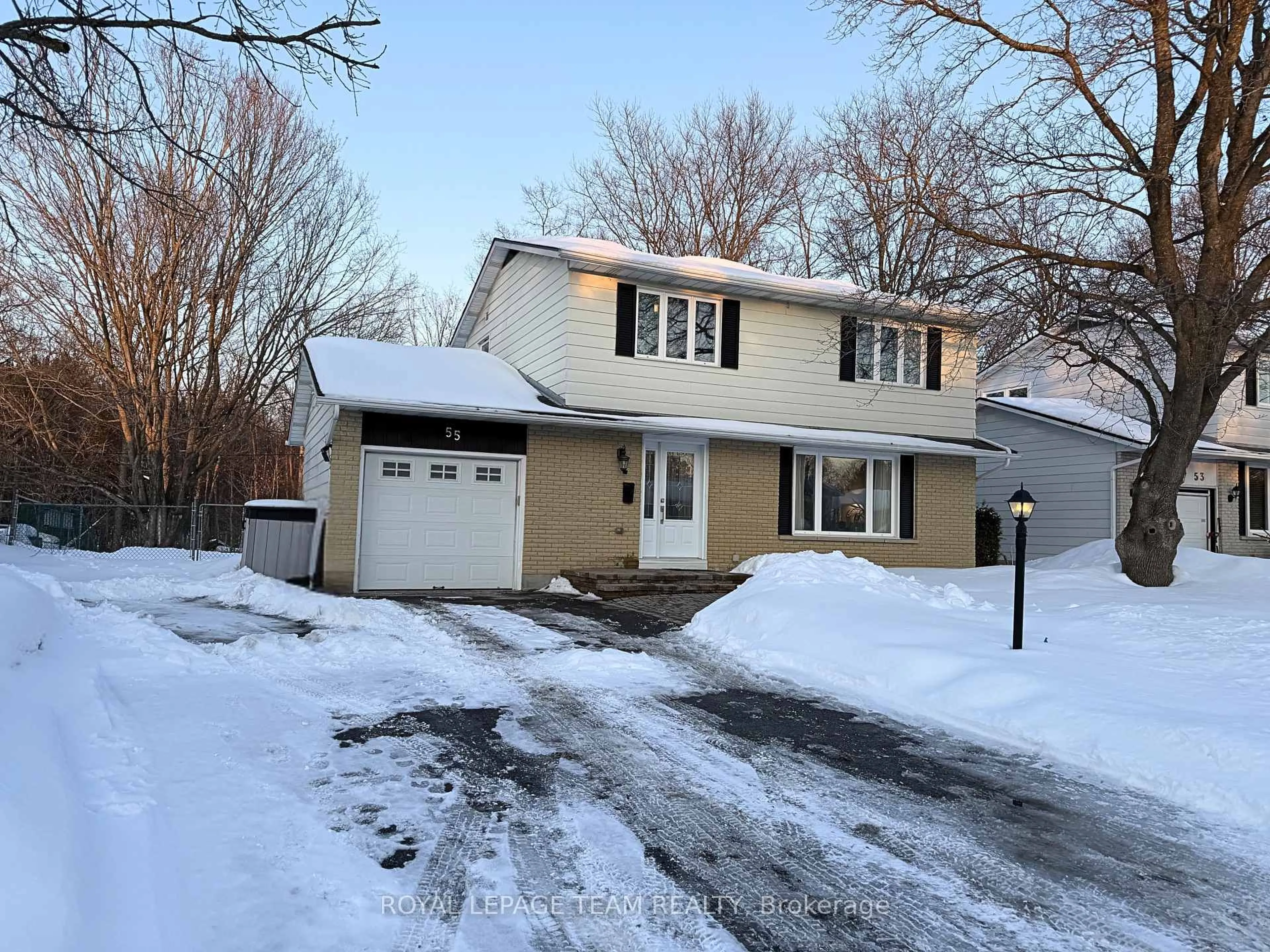 A pic from outside/outdoor area/front of a property/back of a property/a pic from drone, street for 55 Coldstream Dr, Munster Ontario K0A 3P0