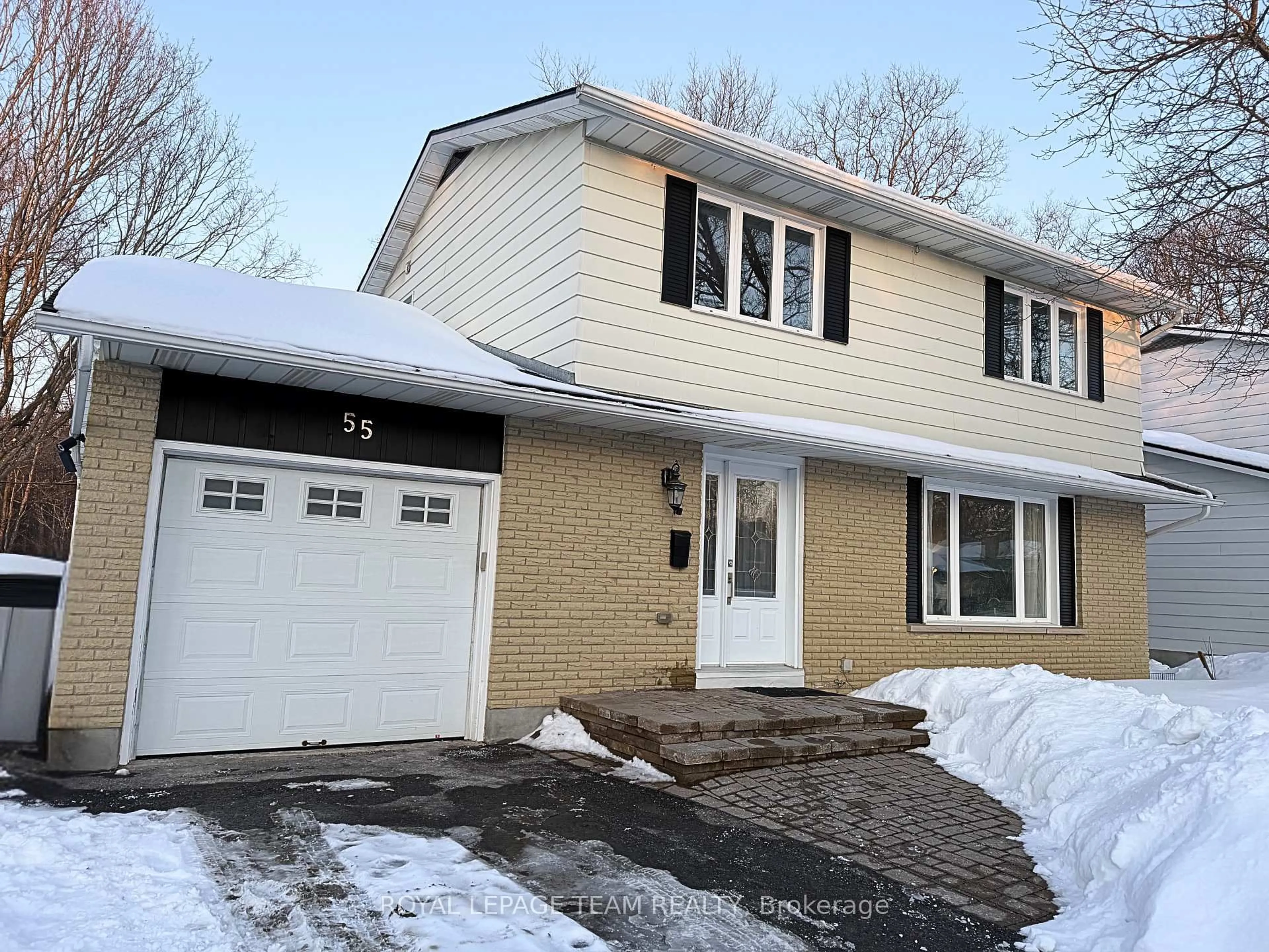 Home with vinyl exterior material, street for 55 Coldstream Dr, Munster Ontario K0A 3P0