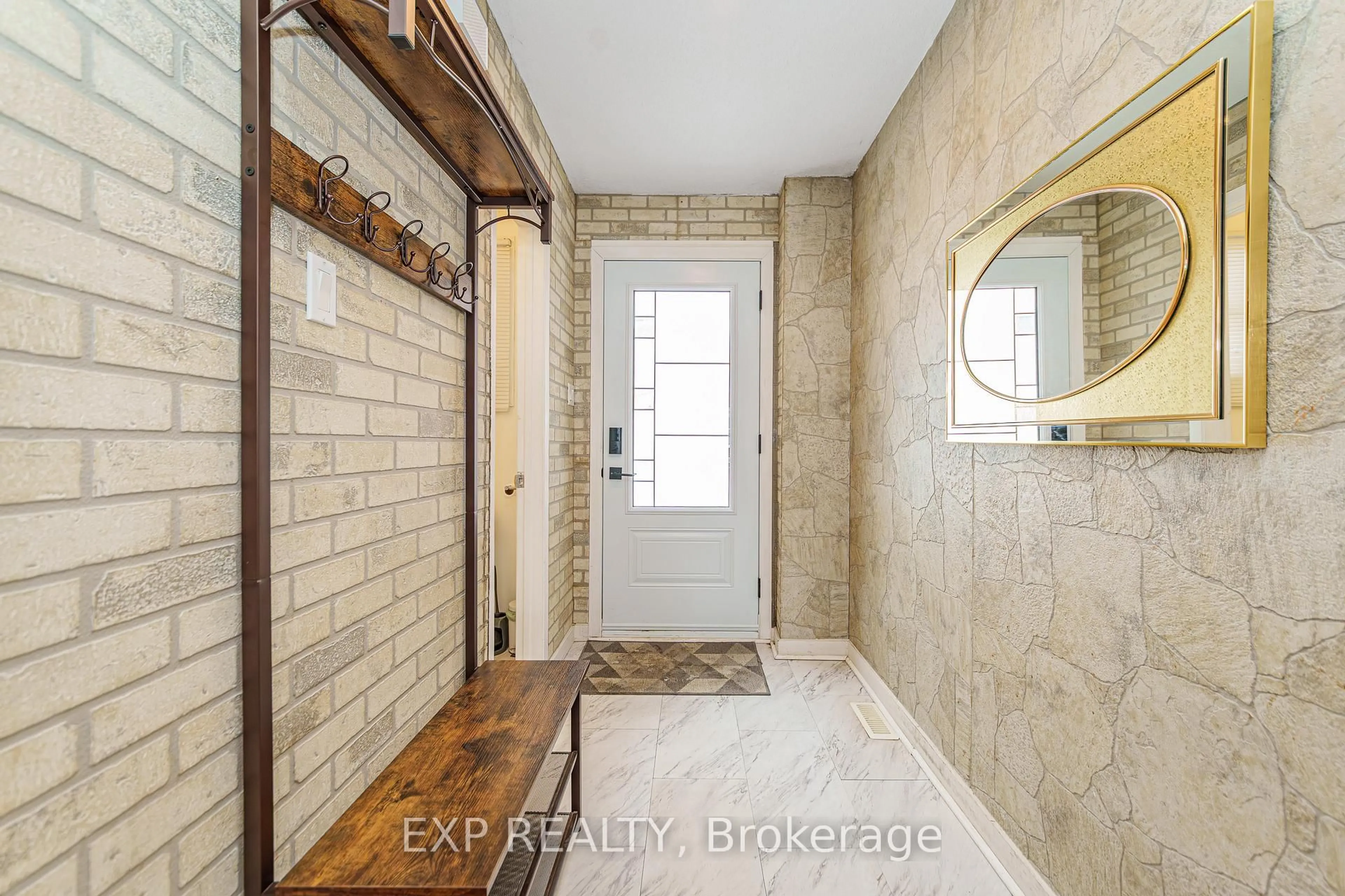 Indoor entryway for 224 Romulus Private #81, Ottawa Ontario K1K 3Y2