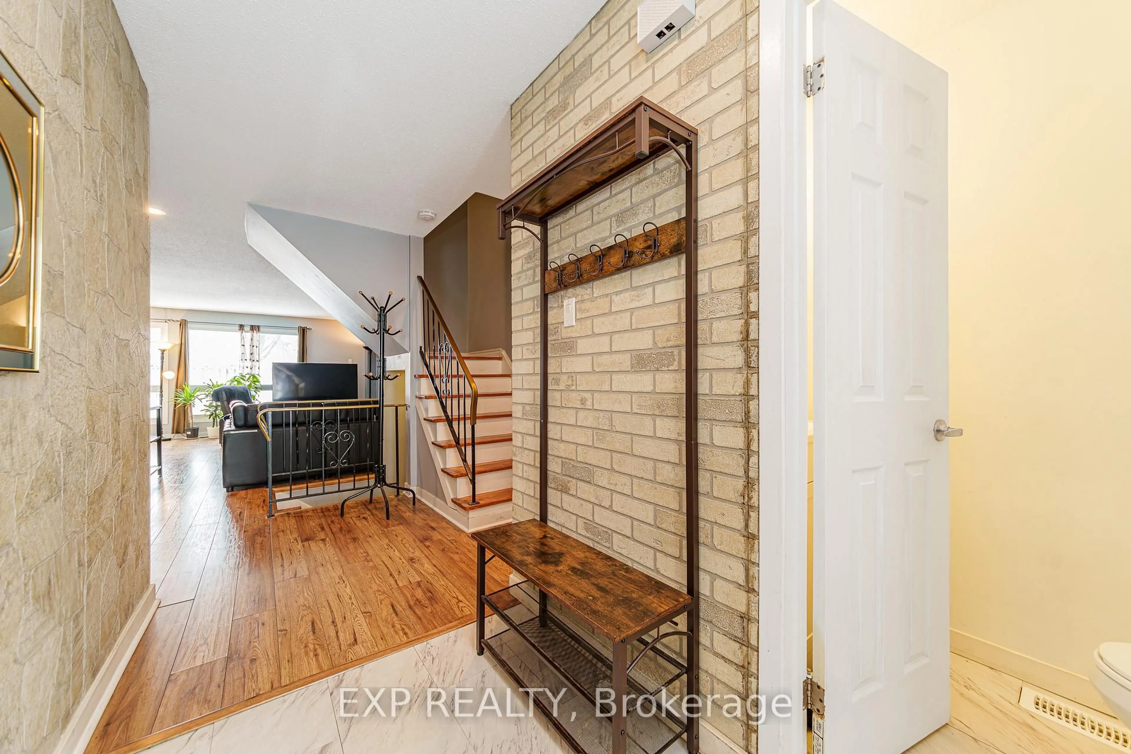 Indoor entryway for 224 Romulus Private #81, Ottawa Ontario K1K 3Y2