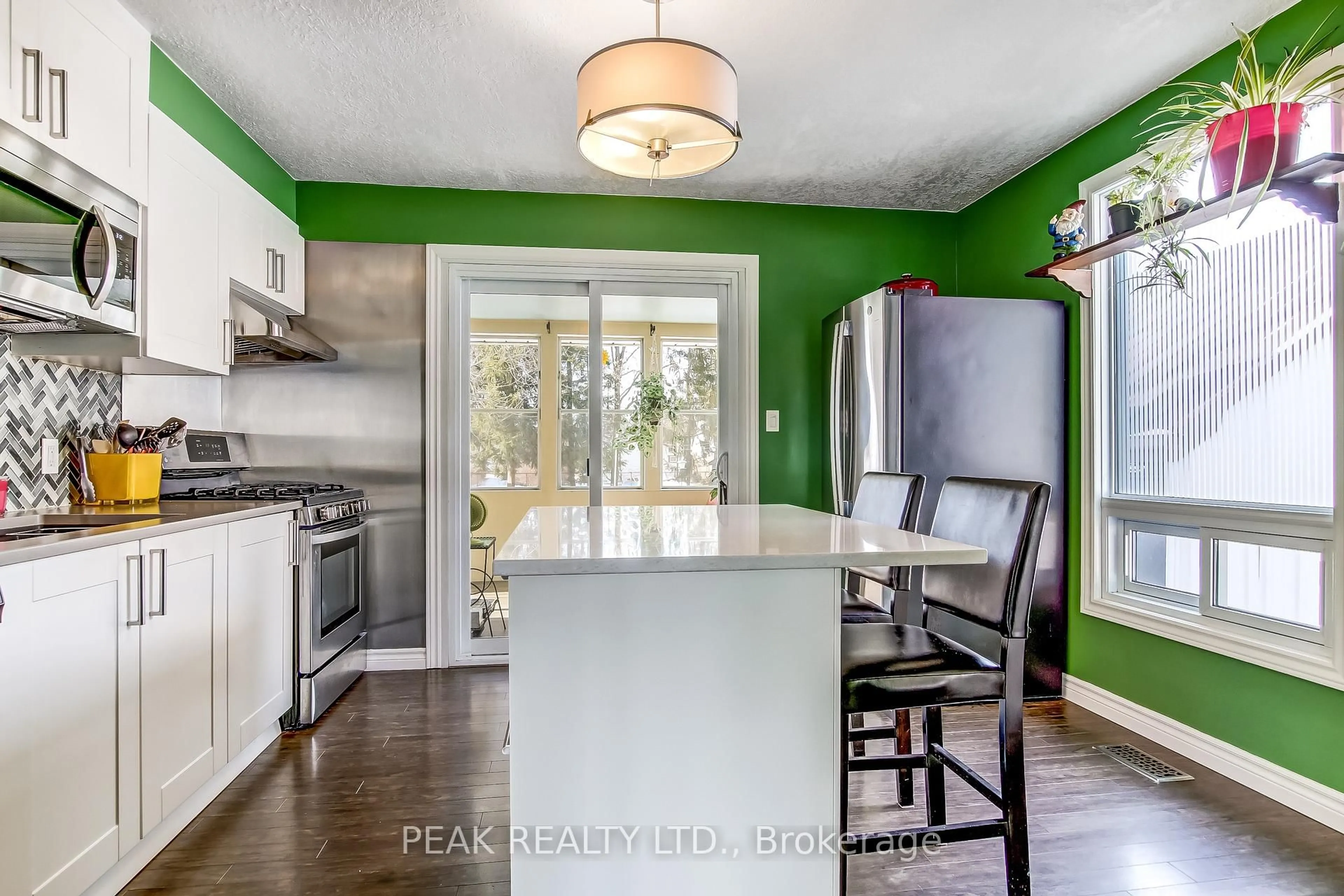 Open concept kitchen, ceramic/tile floor for 77 Doune St, Strathroy-Caradoc Ontario N7G 1M1