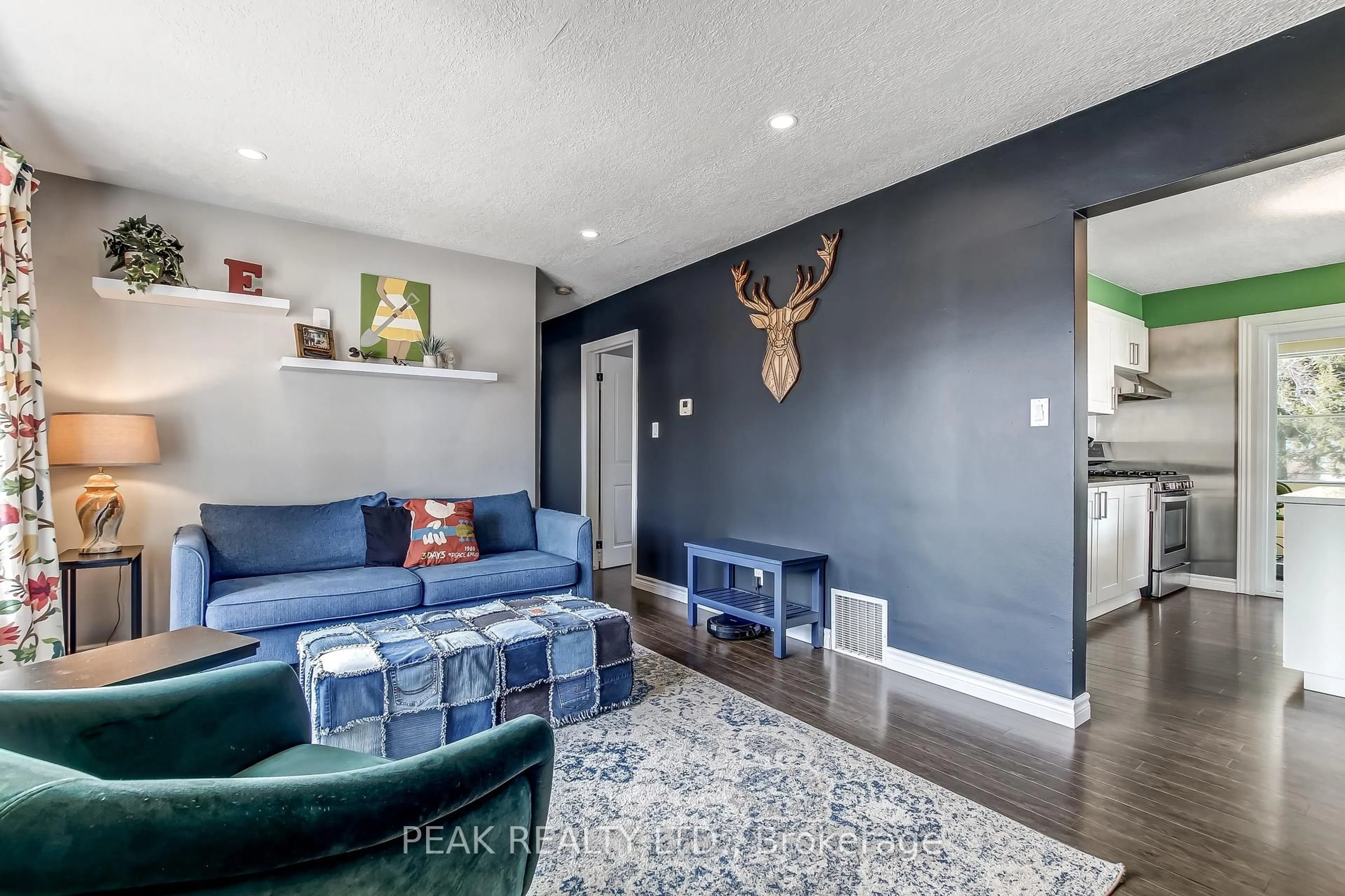 Living room with furniture, unknown for 77 Doune St, Strathroy-Caradoc Ontario N7G 1M1