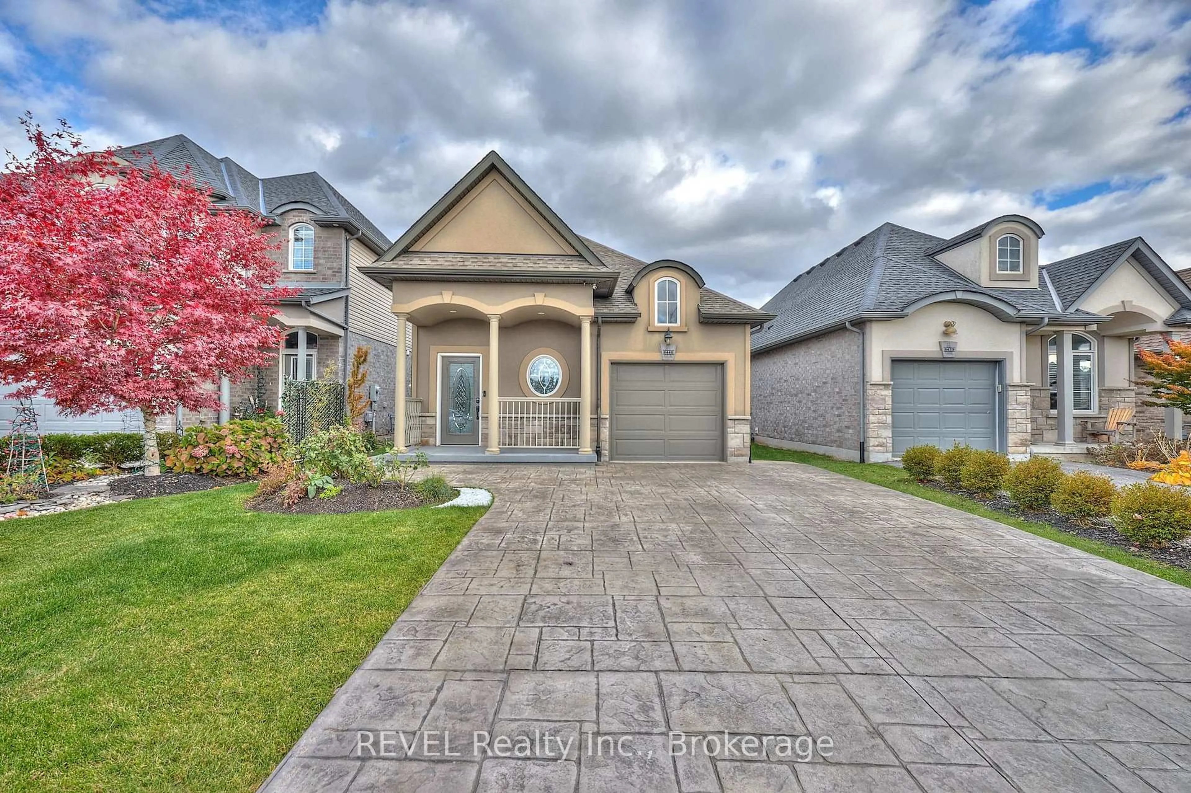 Home with brick exterior material, street for 8446 Jennifer Cres, Niagara Falls Ontario L2H 0J3