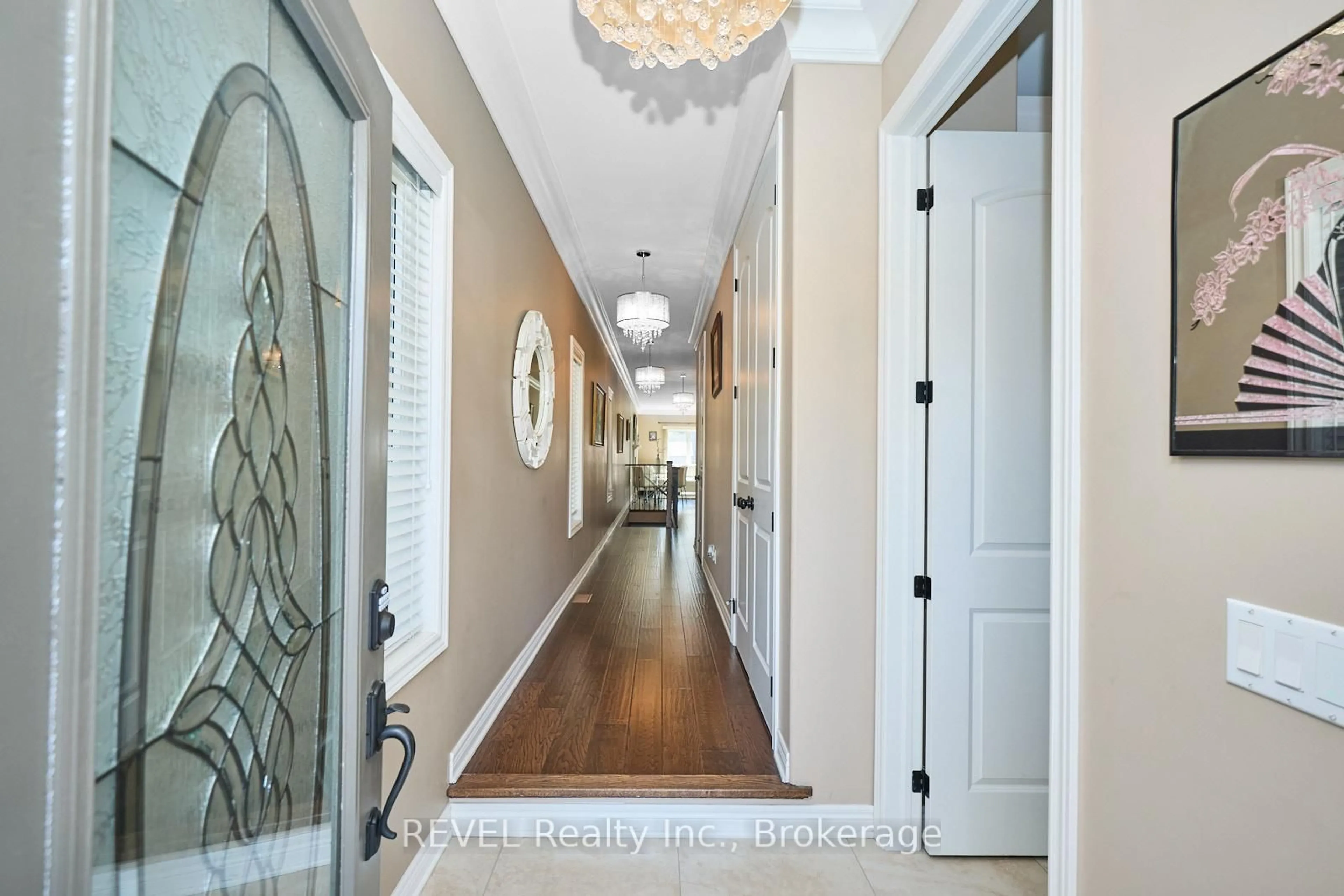 Indoor entryway for 8446 Jennifer Cres, Niagara Falls Ontario L2H 0J3