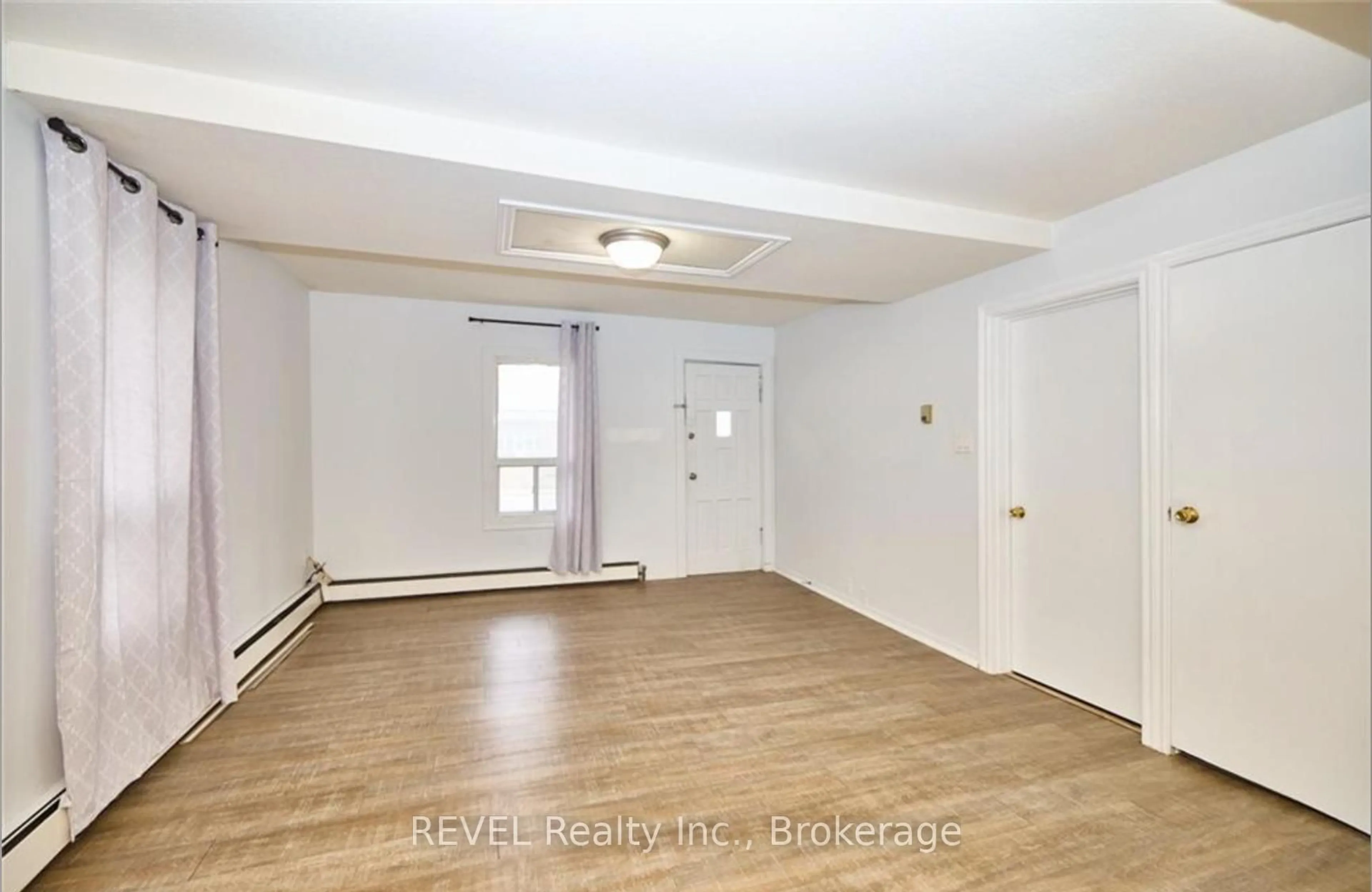 A pic of a room for 8 PELHAM Rd, St. Catharines Ontario L2S 1P9