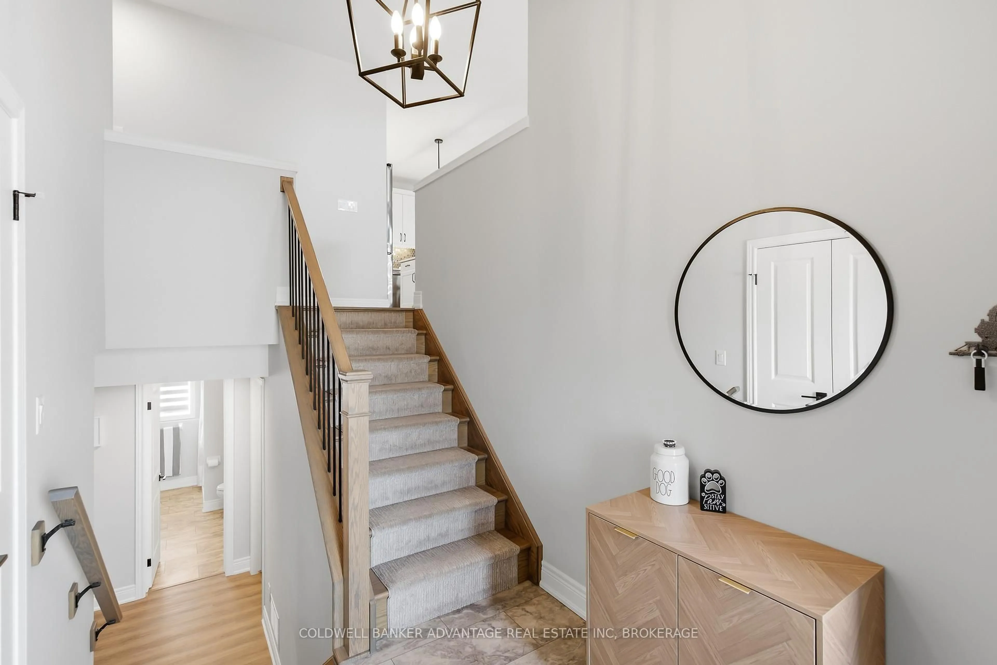 Indoor entryway for 70 Renfield St, Port Colborne Ontario L3K 0A7