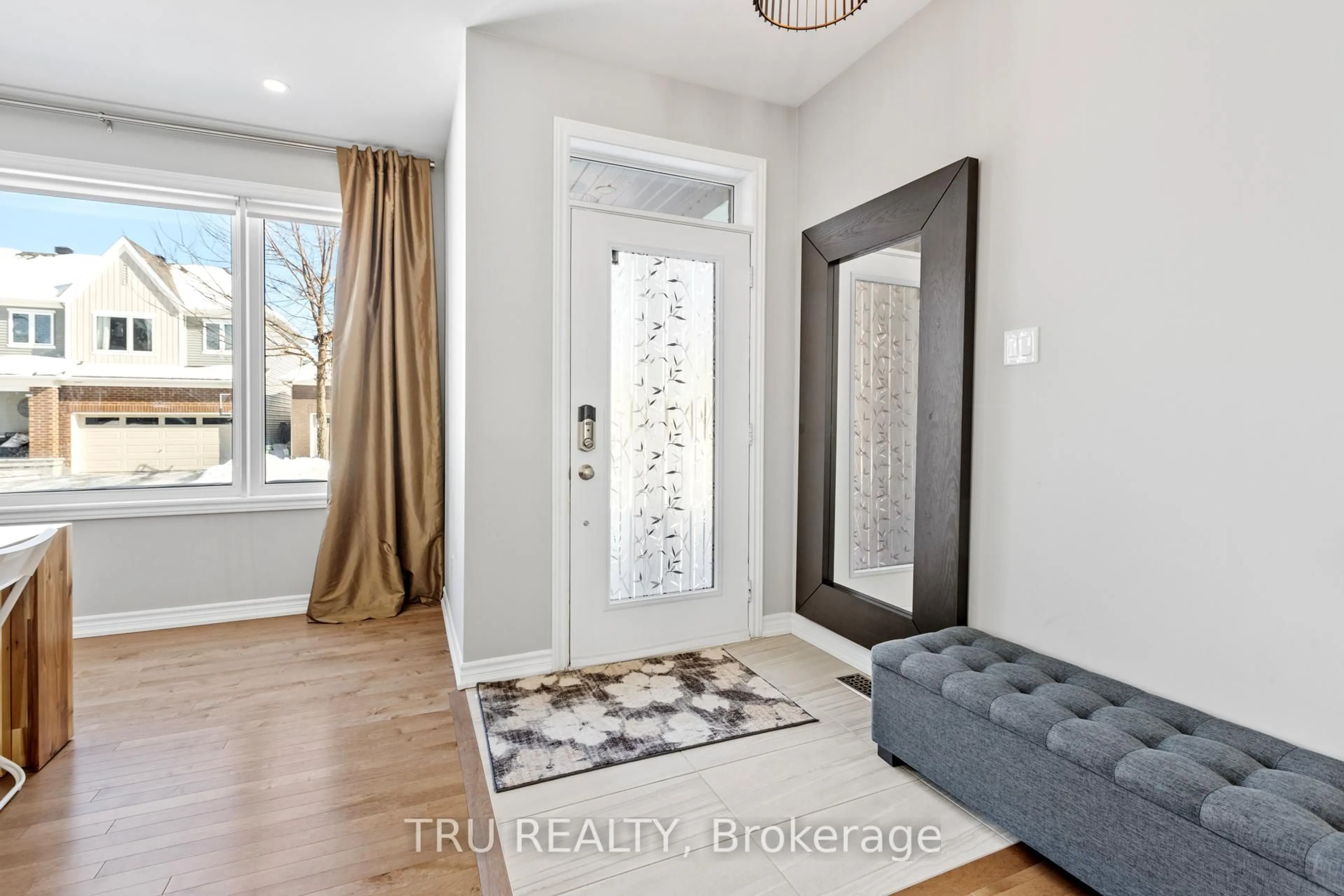 Indoor entryway for 34 Coppermine St, Ottawa Ontario K2J 6P7